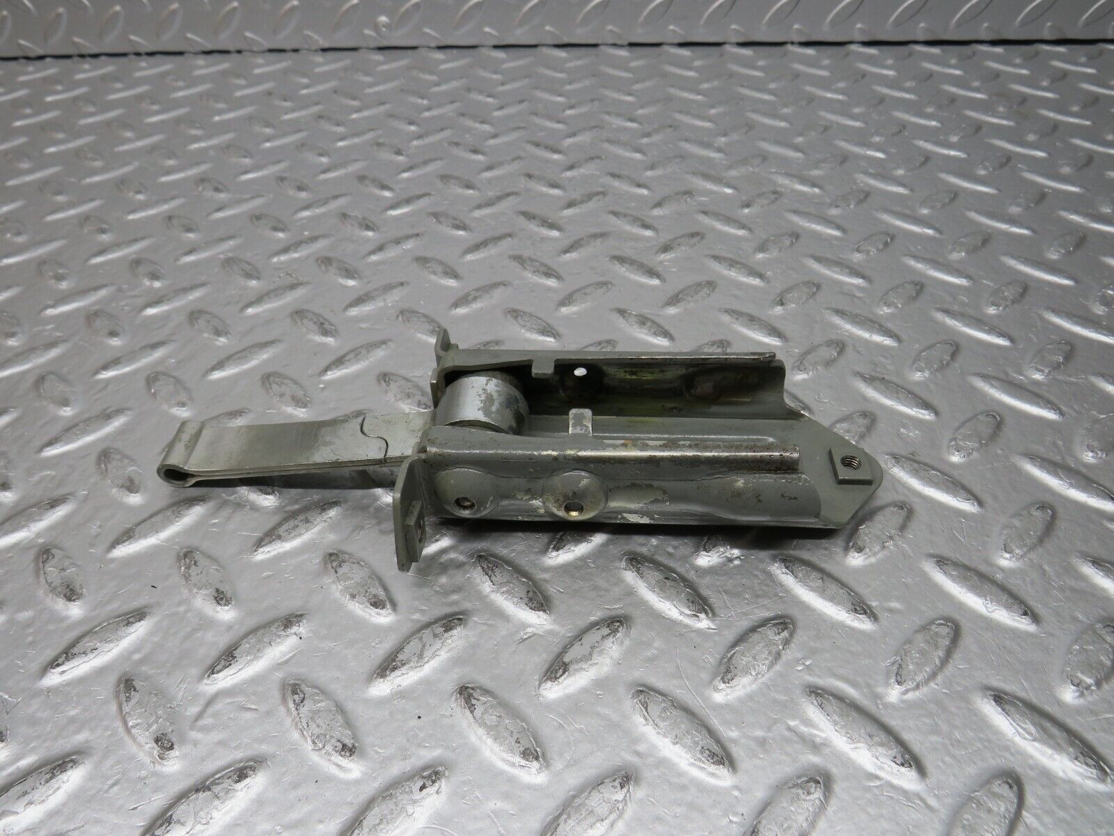 31800 Mercedes-Benz W201 190LE 1.8L Door Safety Check Strap