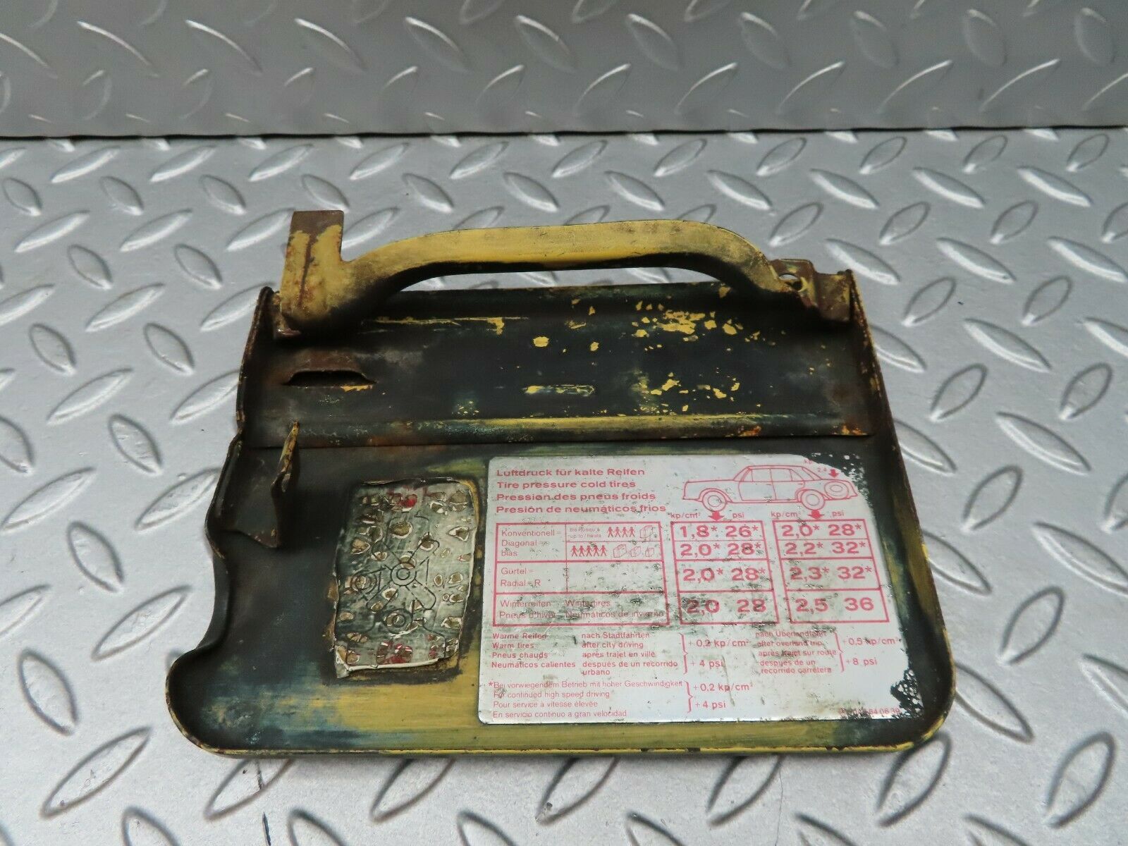 4626 Mercedes-Benz W114 280CE Coupe Fuel Tank Flap Cap 1145840639