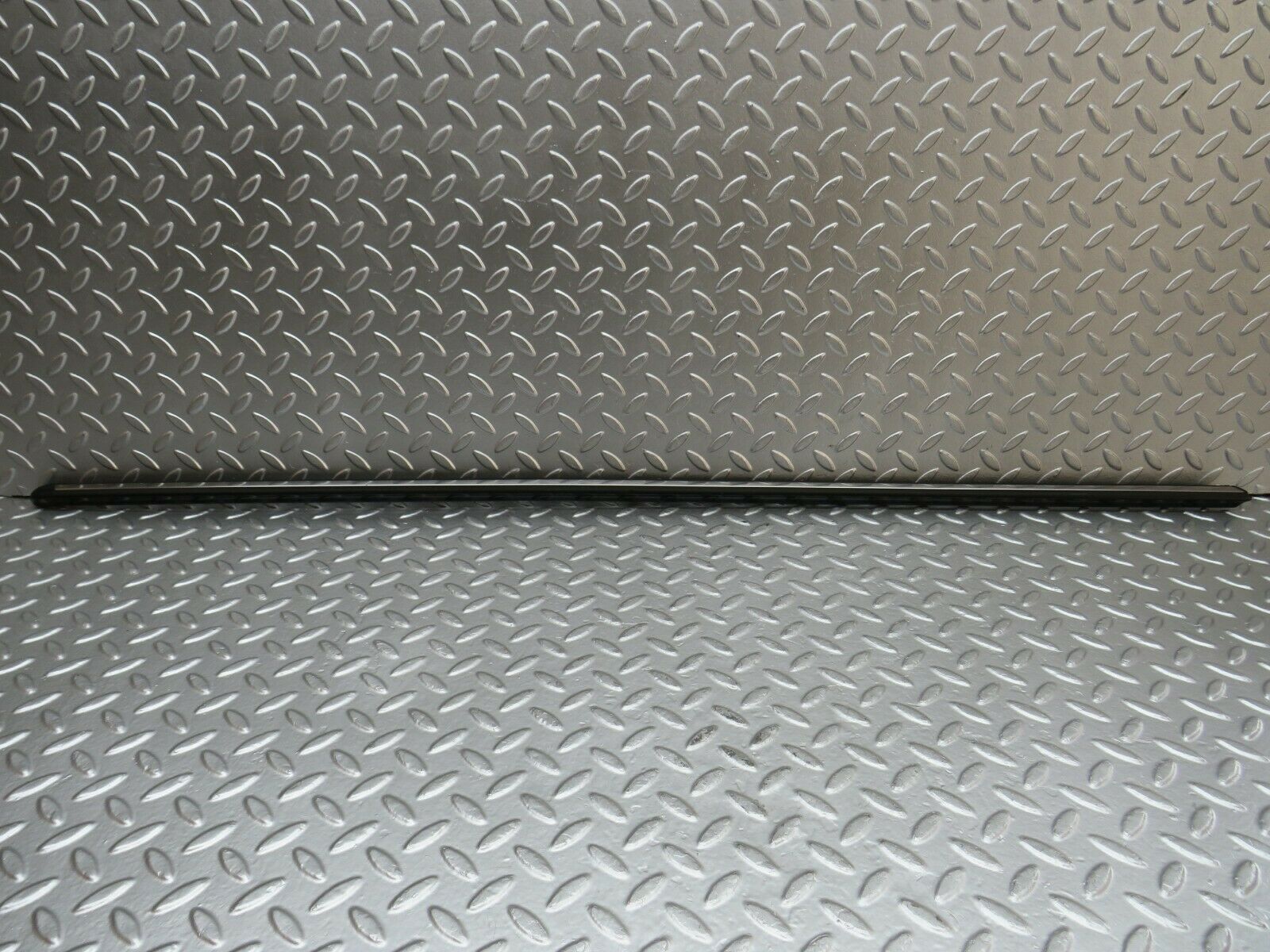 24007 Mercedes-Benz W123 280E Front Left Fender Wing Centre Moulding Trim