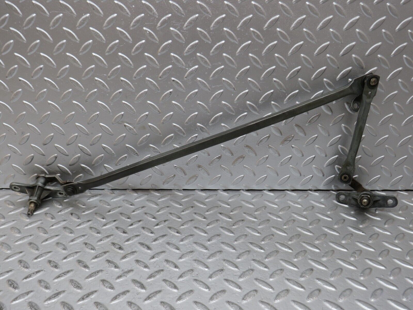 28364 Mercedes-Benz S123 240D Wagon Windscreen Wiper Linkage