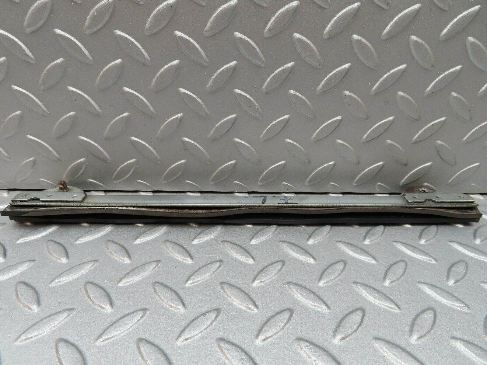 3689 Mercedes-Benz W108 280SE Front Left Door Glass Holder