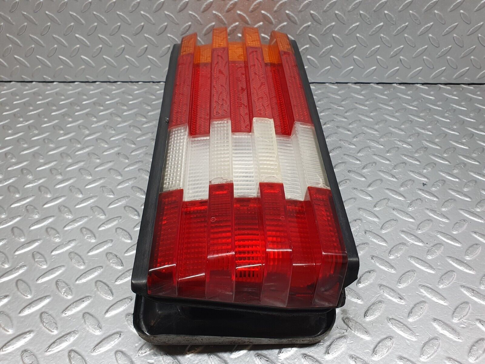 41161 Mercedes-Benz W126 300SE Tail Light & Bulb Holder Left Side