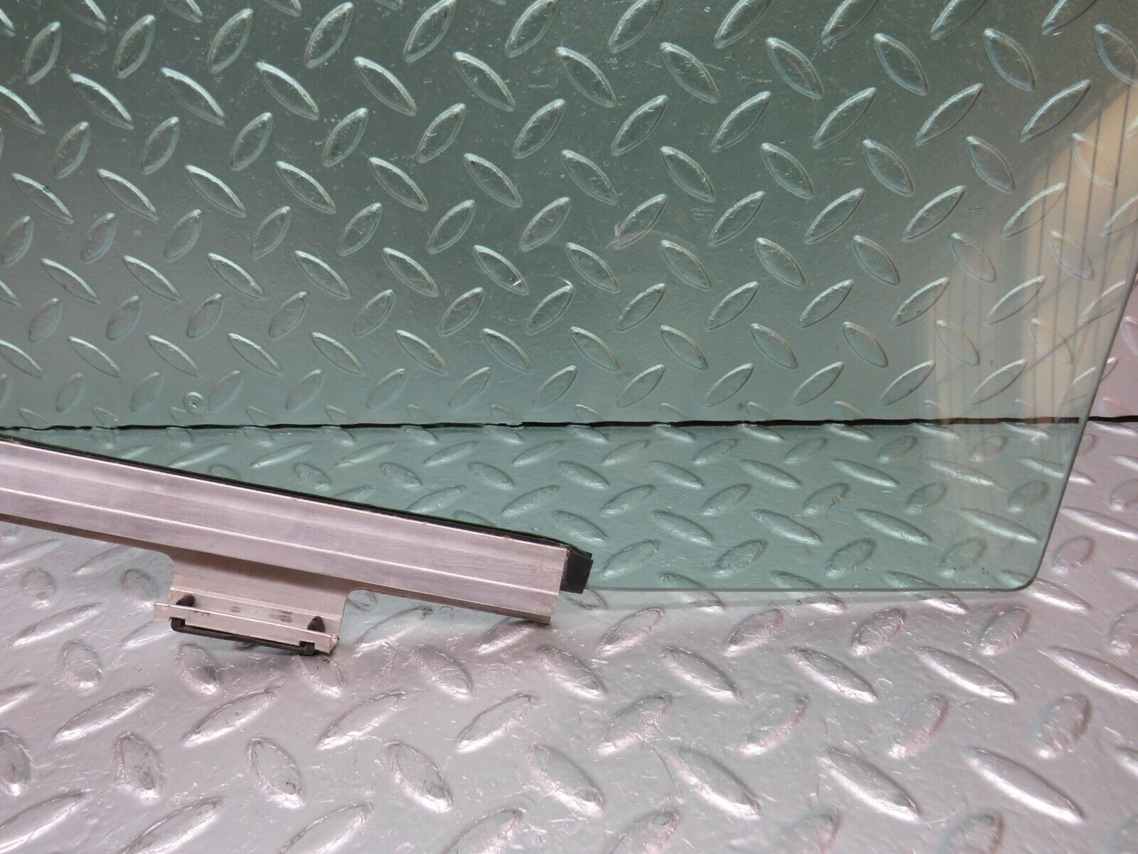 30417 Mercedes-Benz W124 230E Rear Right Door Window Glass