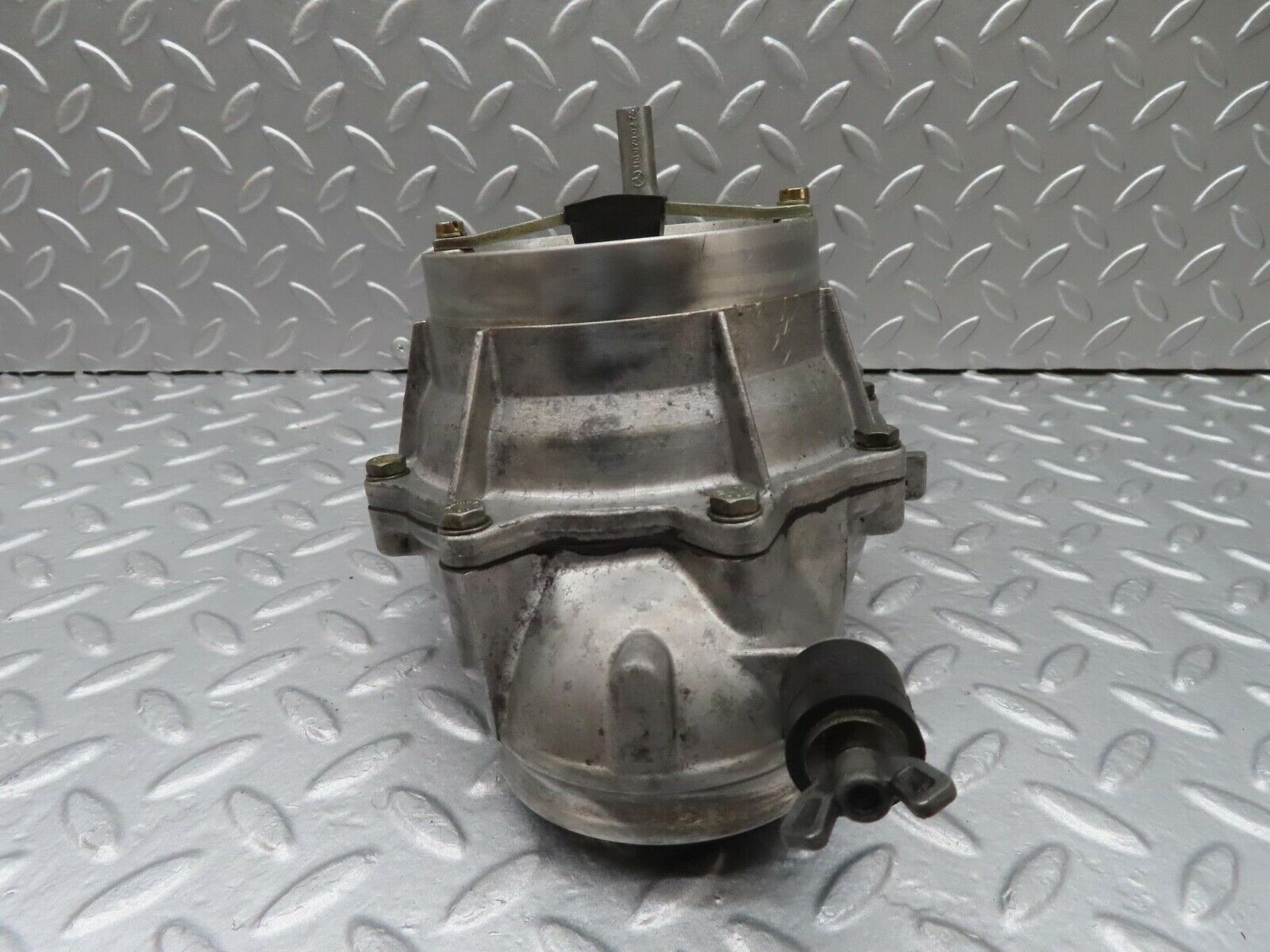 15922 Mercedes-Benz W123 280E Air Flow Mass Meter Sensor Bosch 0438120115