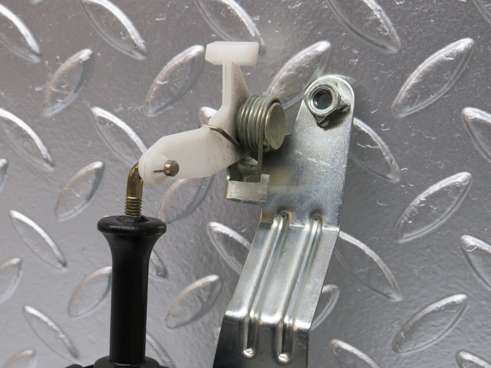 24933 Mercedes-Benz W140 S320 Trunk Lock Vacuum Actuator