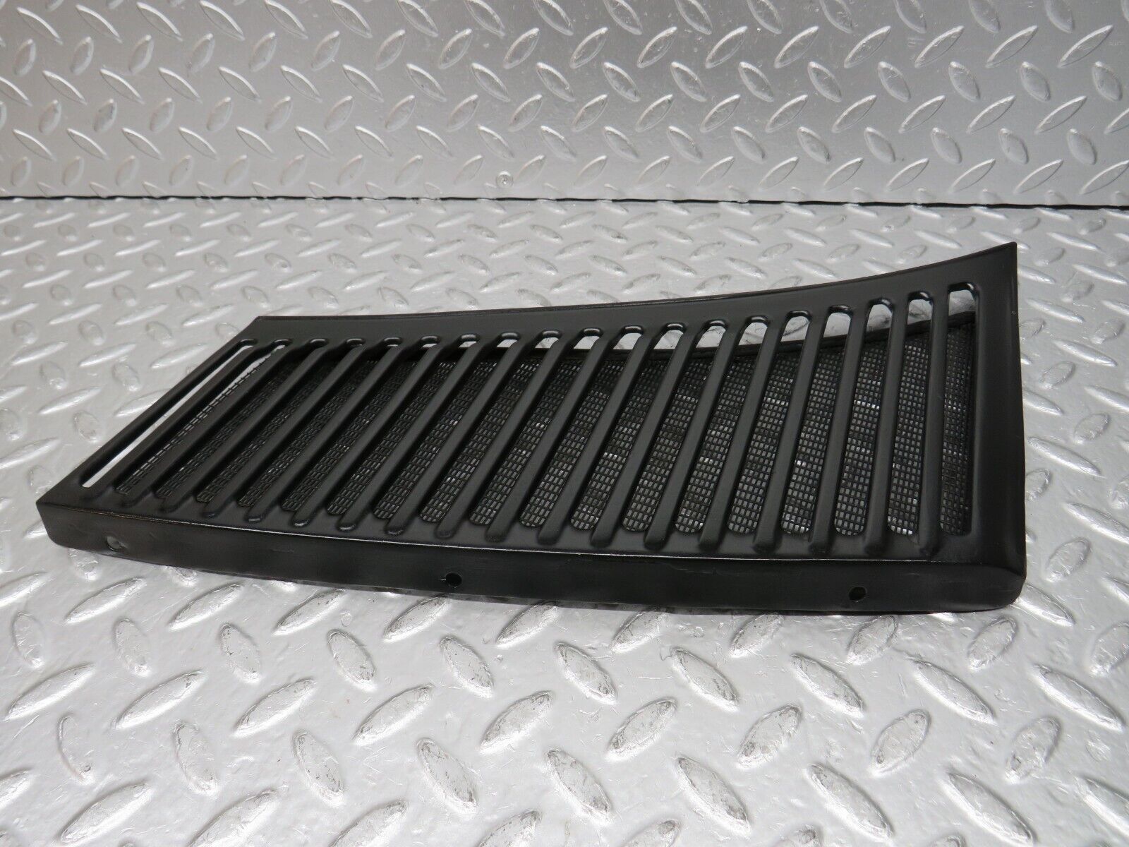 0838 Mercedes-Benz C107 350SLC Coupe Air Intake Grill Left Side