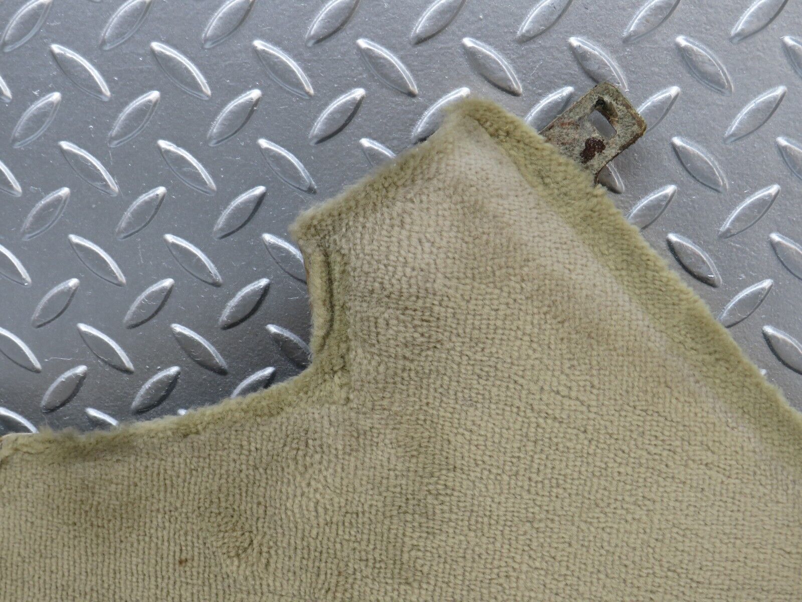 34157 Mercedes-Benz W124 260E Centre Console Carpet Left Side Beige