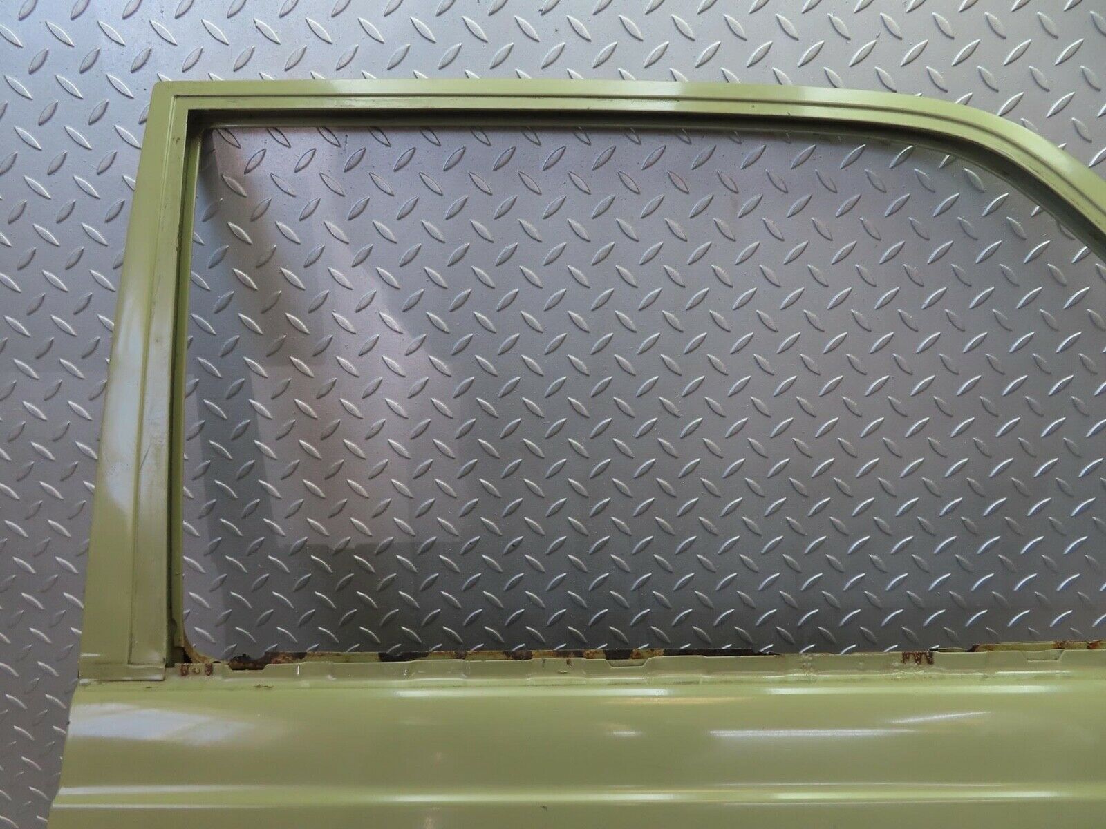13642 Mercedes-Benz W123 200 Rear Left Door
