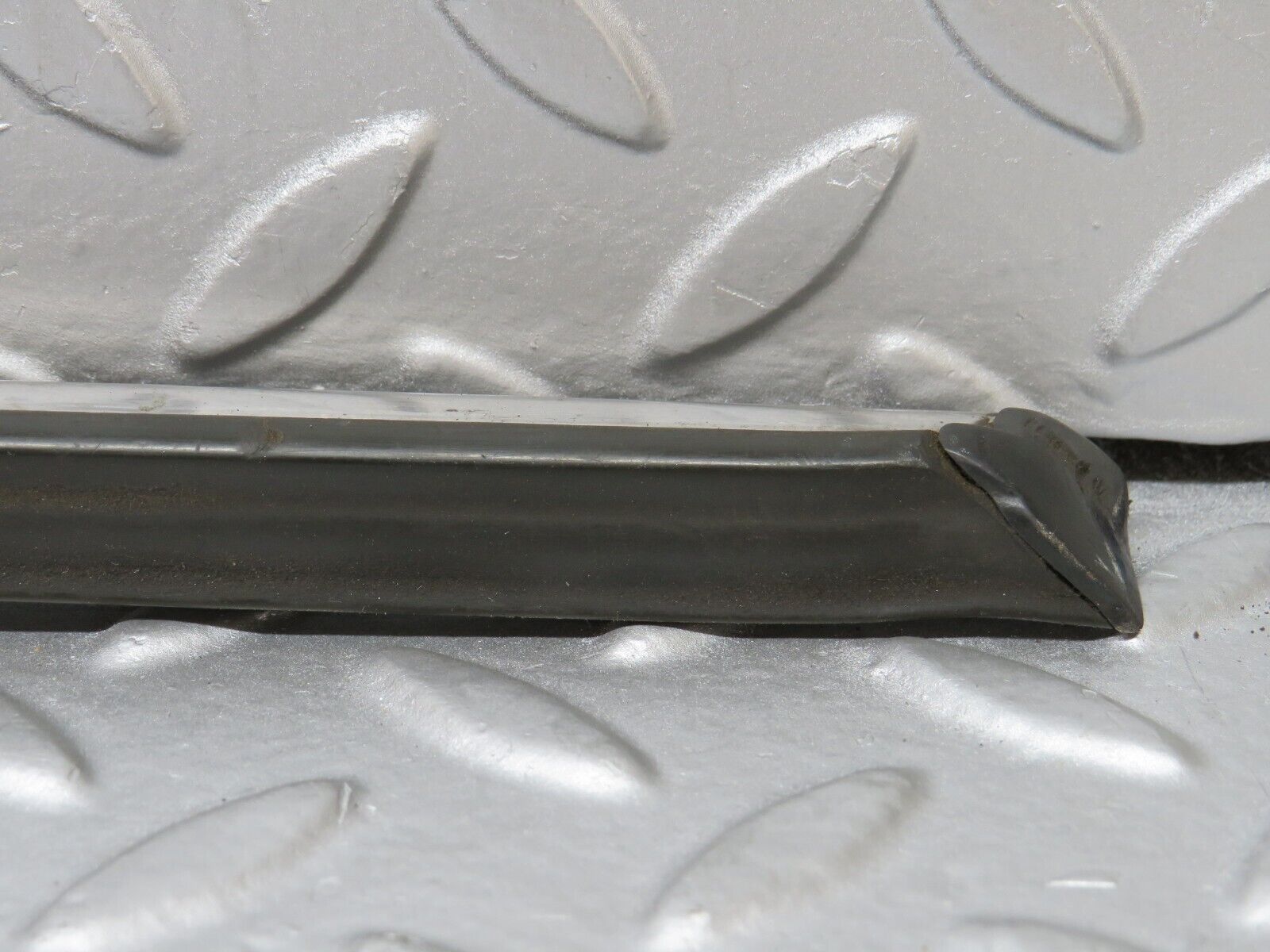 35777 Mercedes-Benz W108 Rear Right Door Centre Moulding Trim