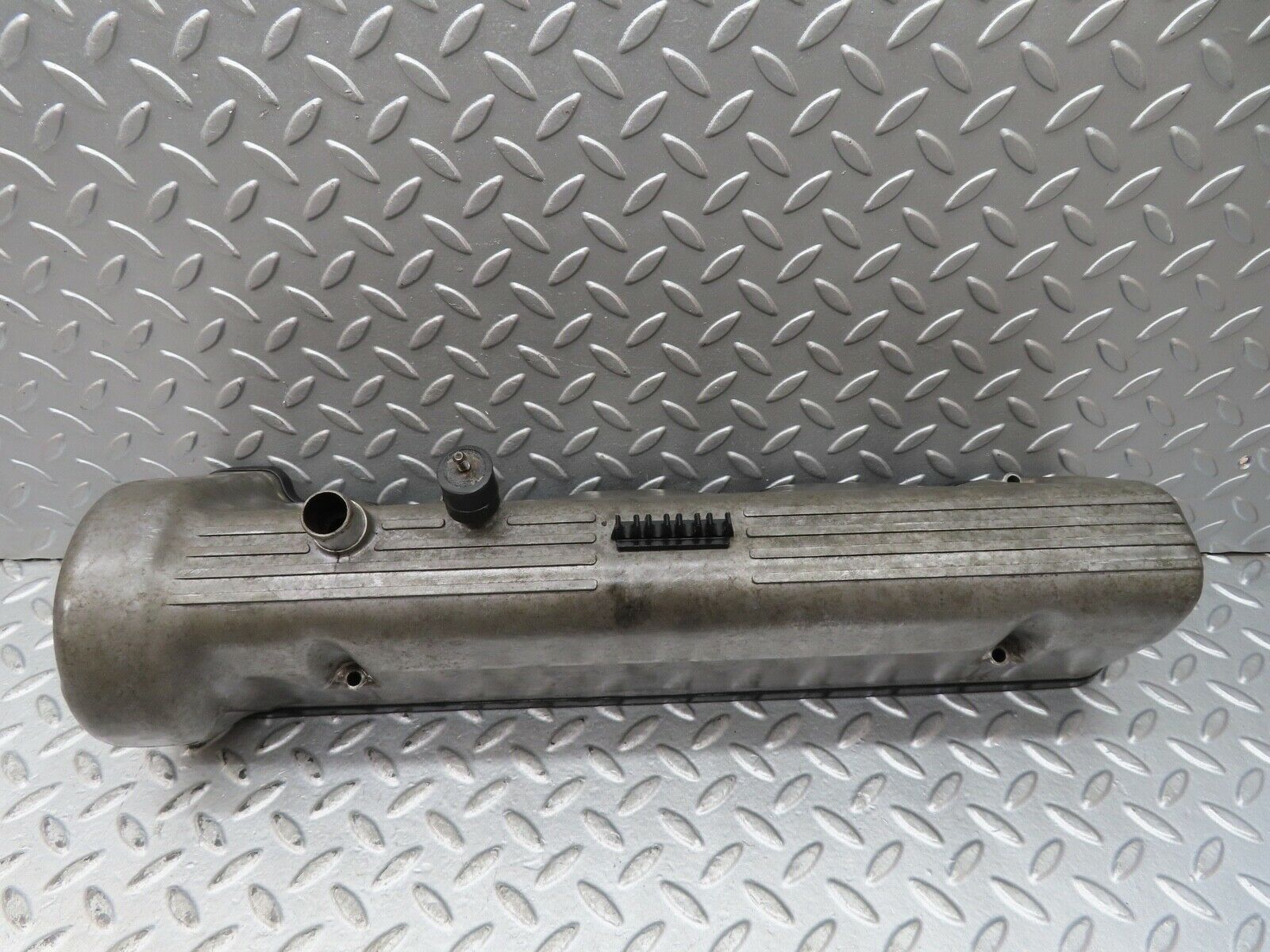 17757 Mercedes-Benz W116 450SEL Cylinder Head Valve Cover Left Side