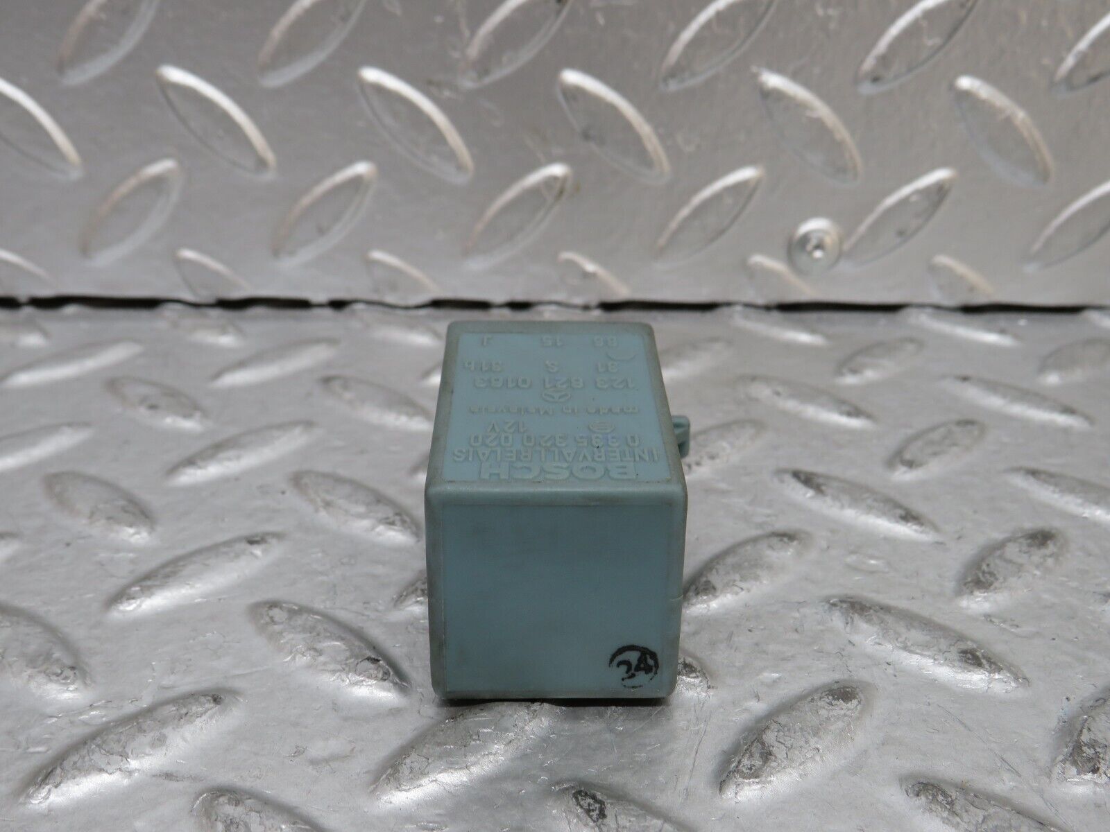 28320 Mercedes-Benz S123 240D Wagon Wiper Relay 0335320020