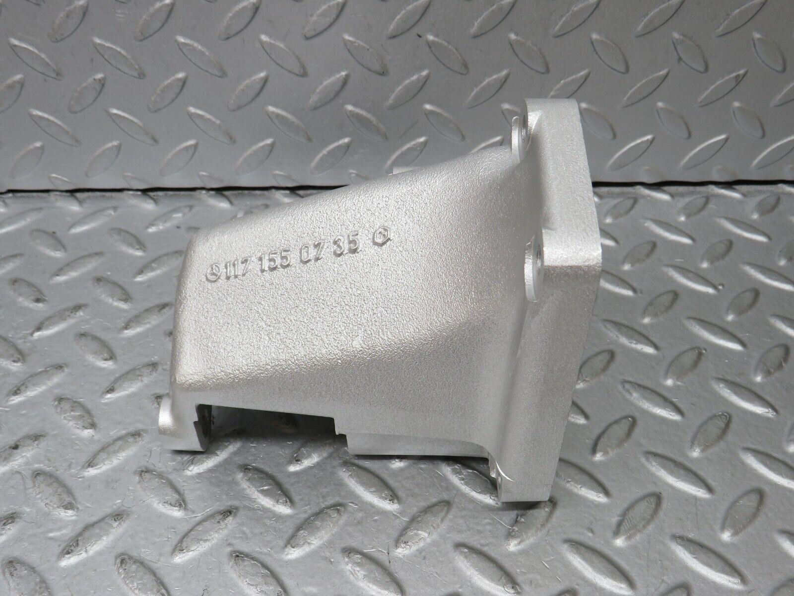 36355 Mercedes-Benz W126 420SE Alternator Generator Bracket 1171550735