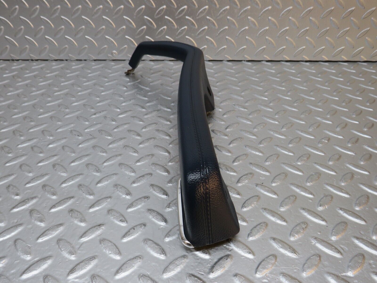 30990 Mercedes-Benz W123 200D Front Left Interior Door Handle 1239700901