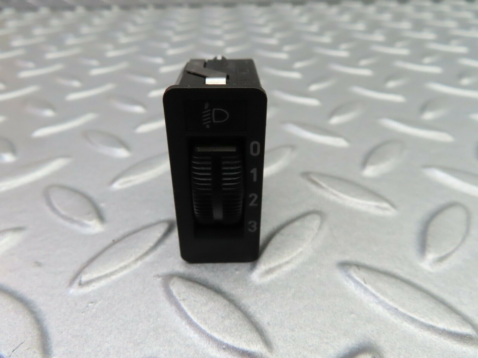 6105 Mercedes-Benz W126 380SE Headlight Level Switch 0008000773