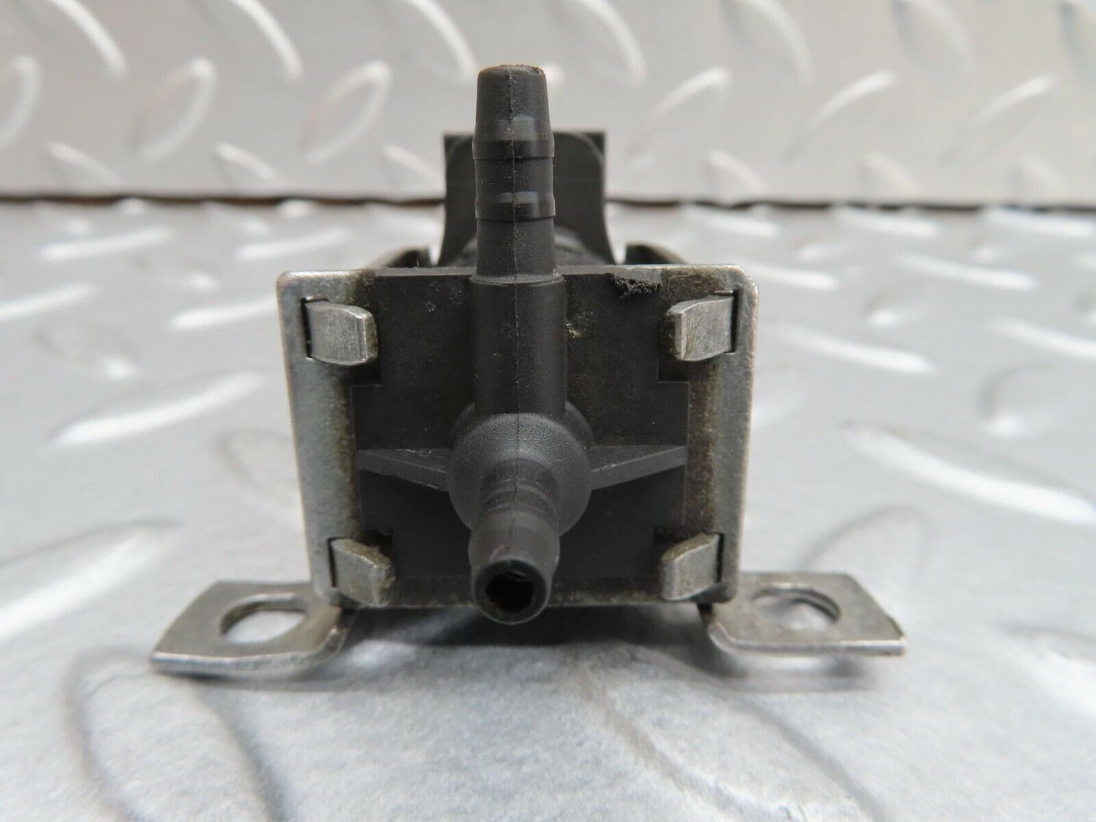 16123 Mercedes-Benz W123 280E Vacuum Solenoid 0015406897