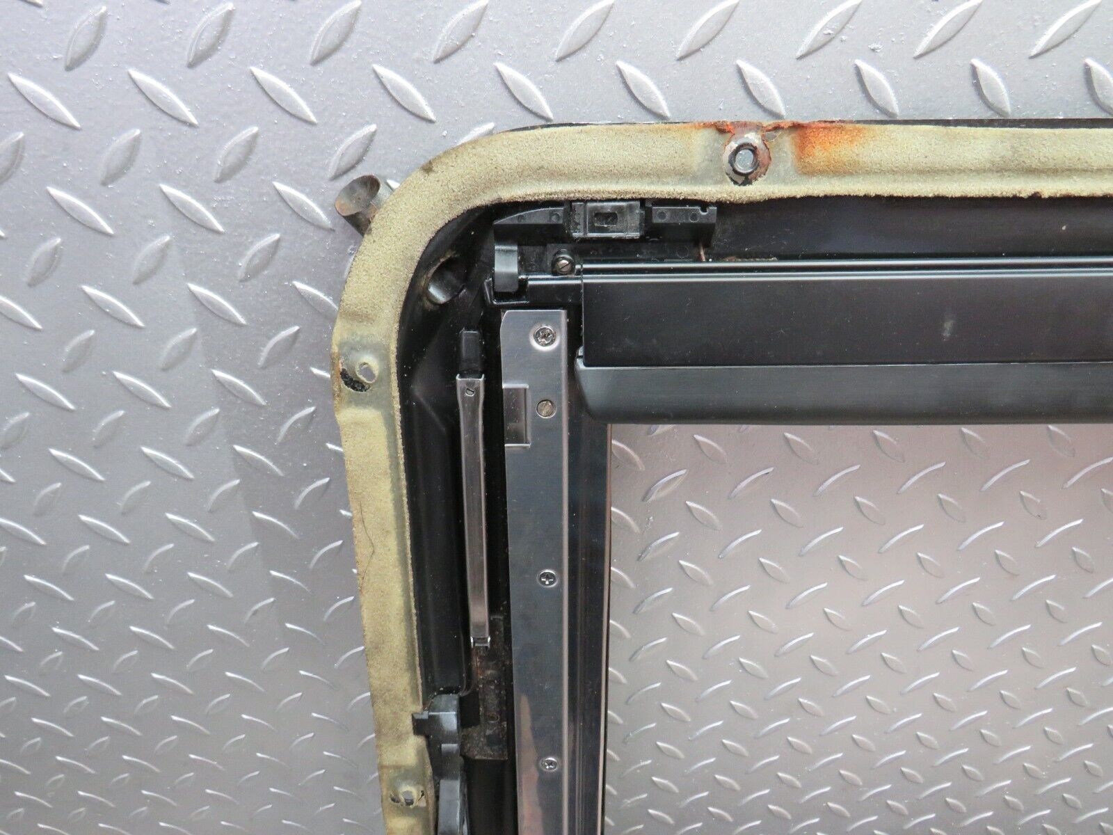 34216 Mercedes-Benz W124 260E Power Sunroof Frame 1247820131 1247820231