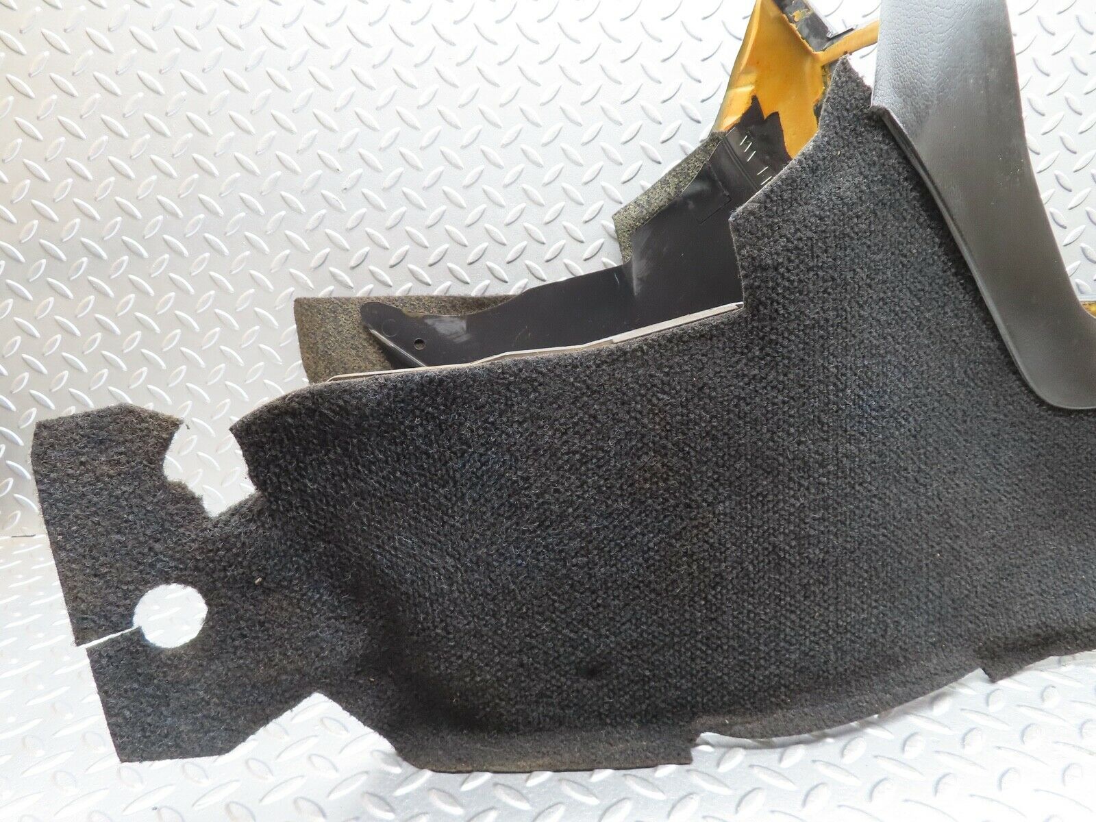 19027 Mercedes-Benz W123 300D Centre Console Black