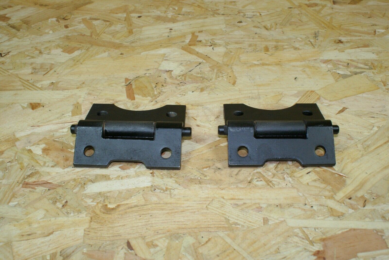 2244 Mercedes-Benz W123 280E Door Hinge Pair 1237200037