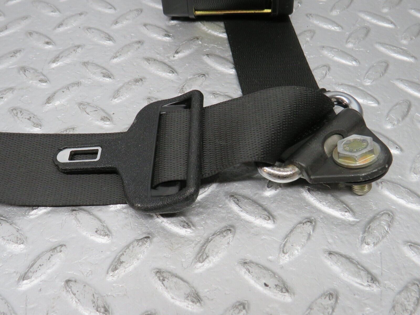 39057 Mercedes-Benz W201 190E 2.6L Rear Seat Belt Set With Buckles L & R 2018604285 2018605685 2018606069