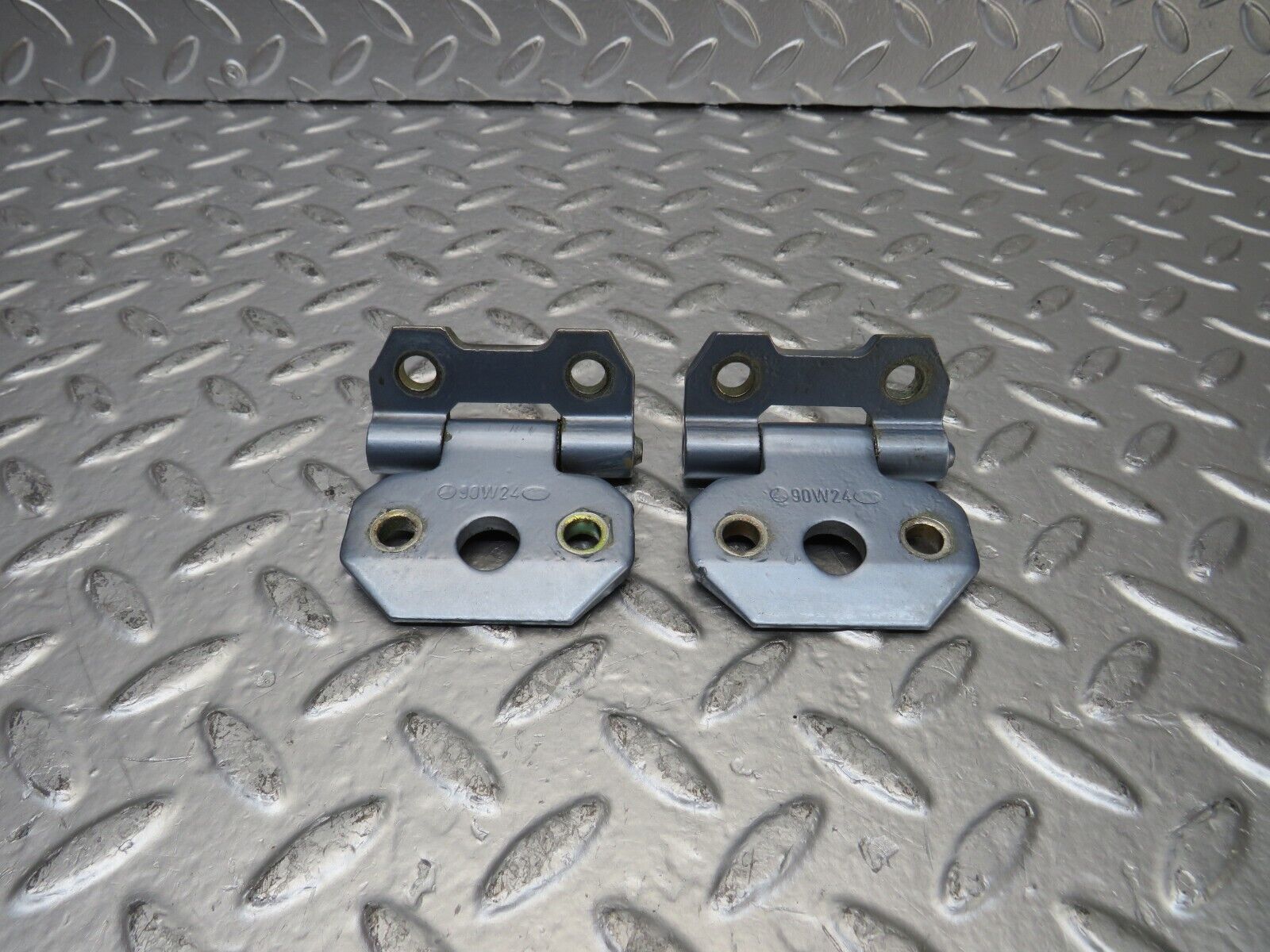 25298 Mercedes-Benz W201 190D Door Hinge Right