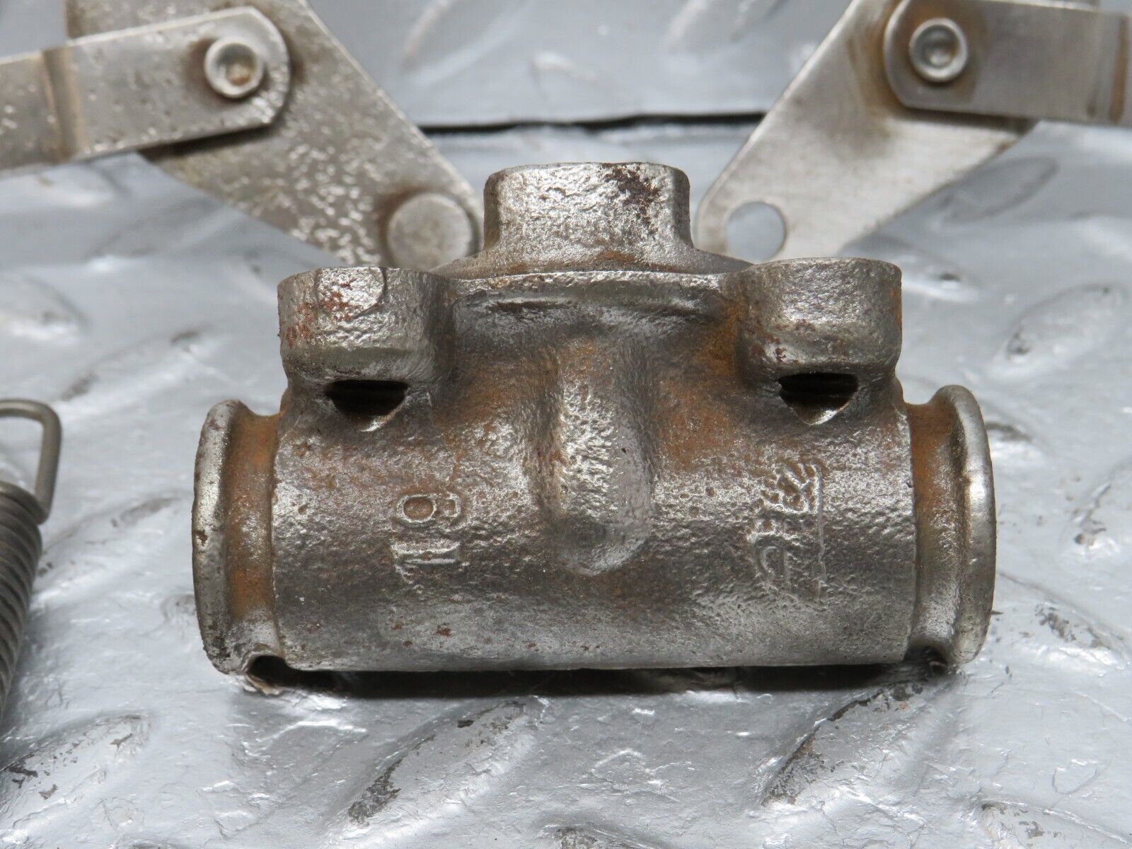 40504 Mercedes-Benz W110 230 Rear Brake Shoes Accessories Left And Right