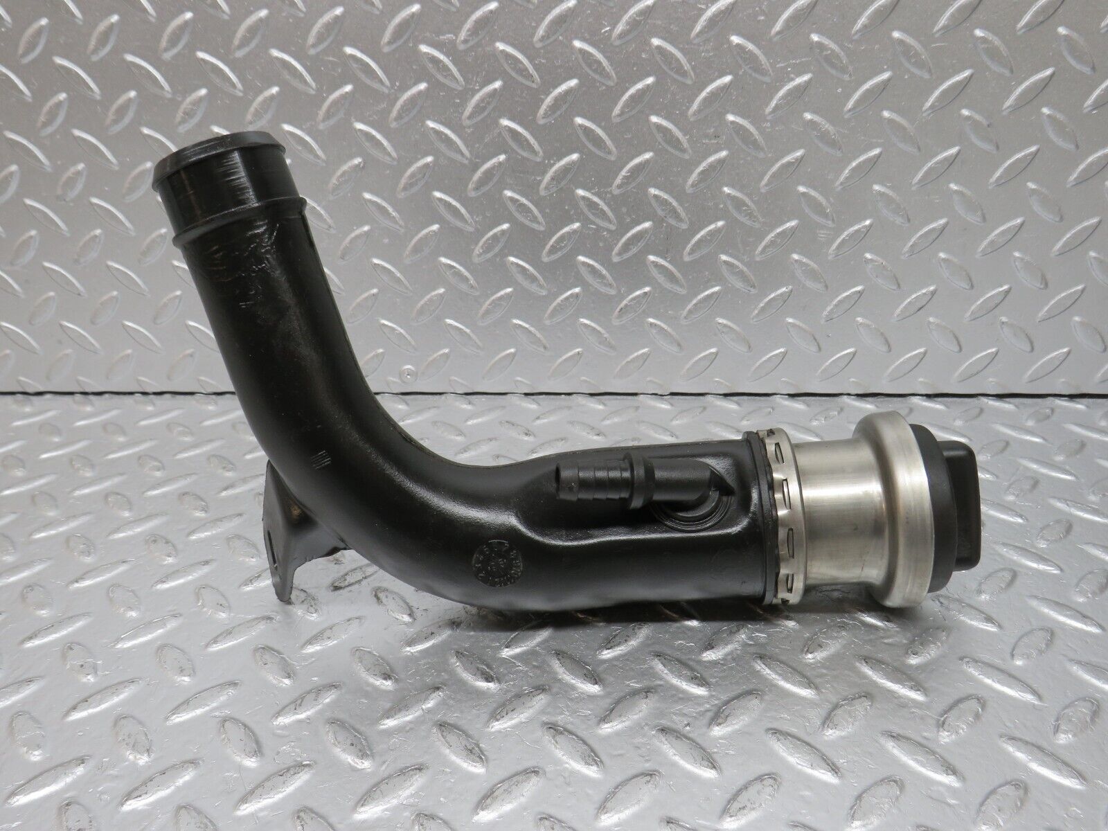 33286 Mercedes-Benz W202 C180 Fuel Tank Filling Pipe & Cap 2024700320