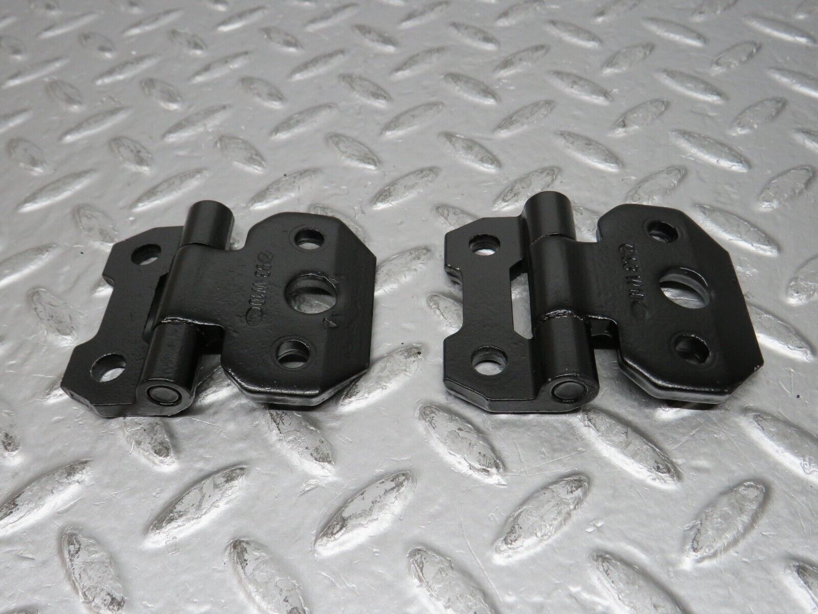 31785 Mercedes-Benz W201 190LE 1.8L Left Door Hinge Pair