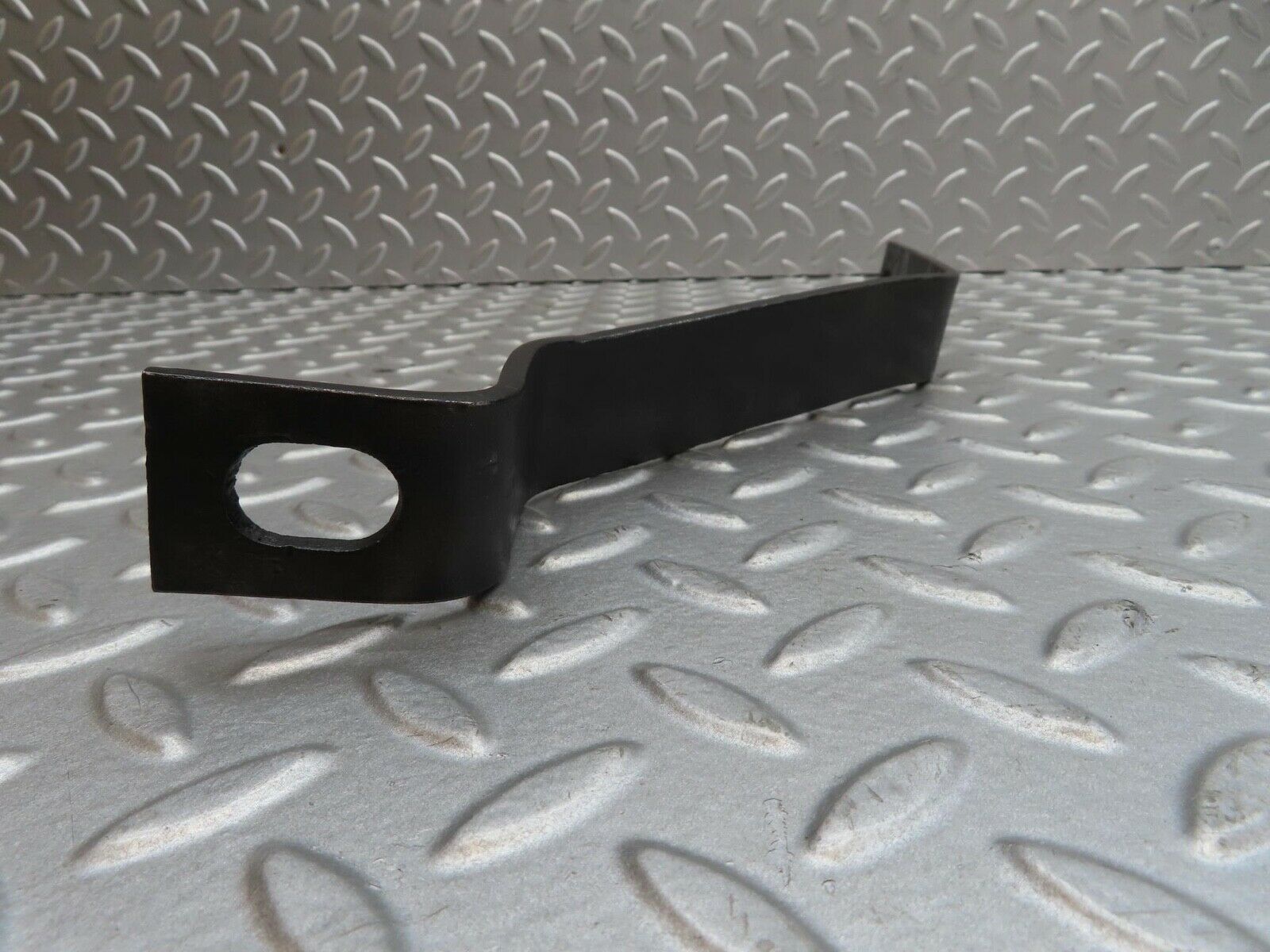 13882 Mercedes-Benz C107 280SLC Front Bumper Bracket