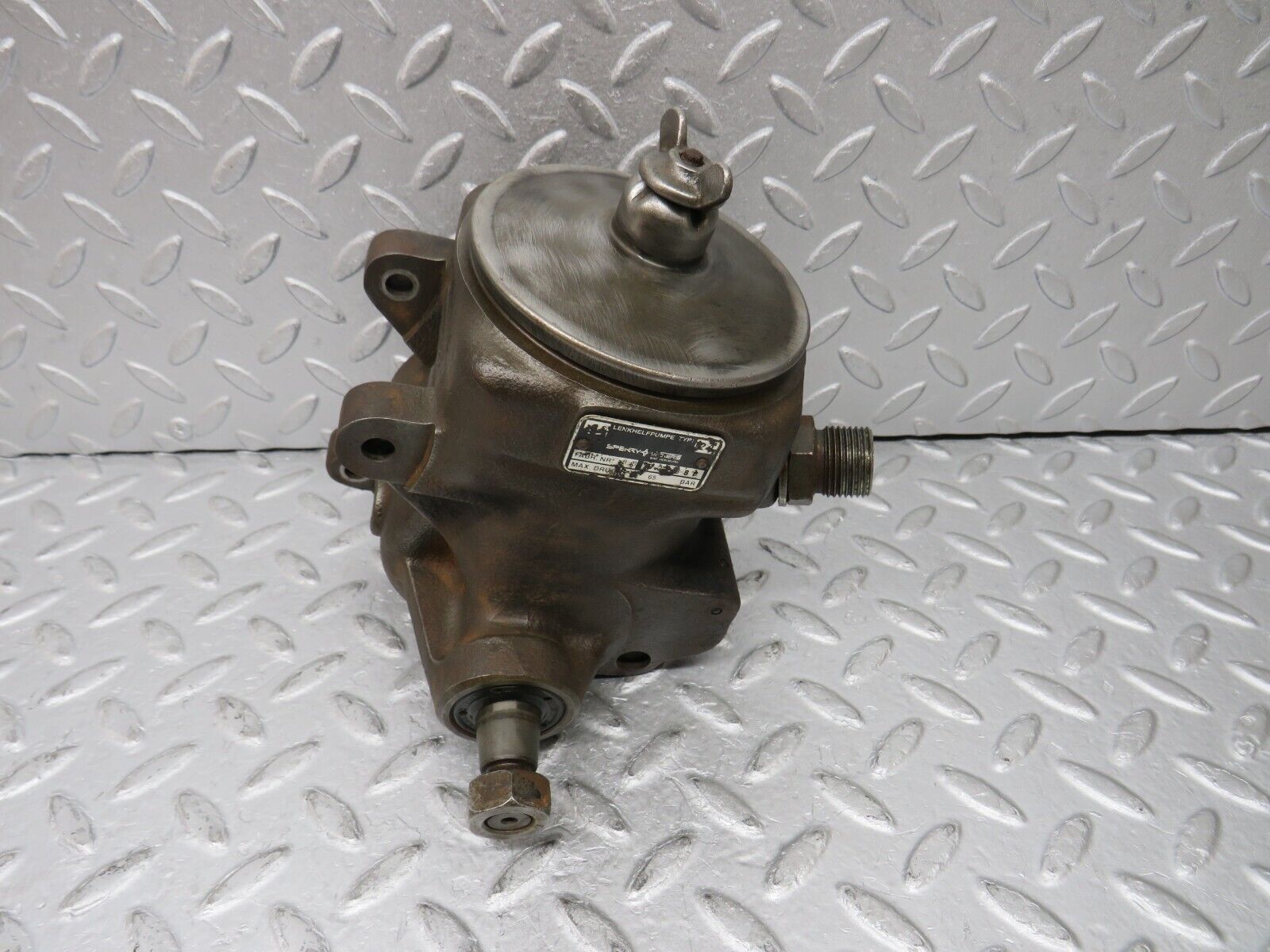 35923 Mercedes-Benz 240D OM616.912 Power Steering Pump
