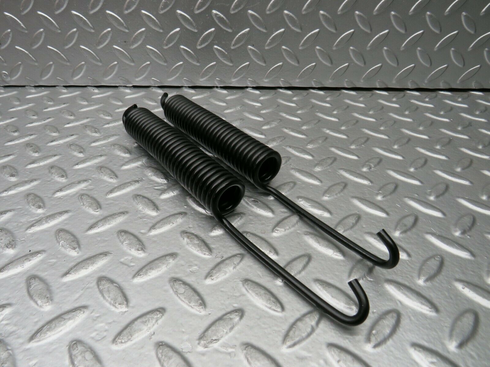 22905 Mercedes-Benz C107 450SLC Coupe Bonnet Hinge Spring Pair