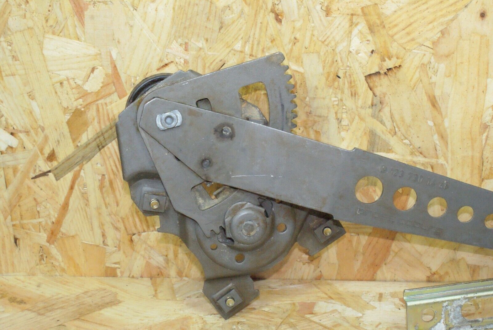 2263 Mercedes-Benz W123 280E Rear Right Manual Window Regulator 1237301446