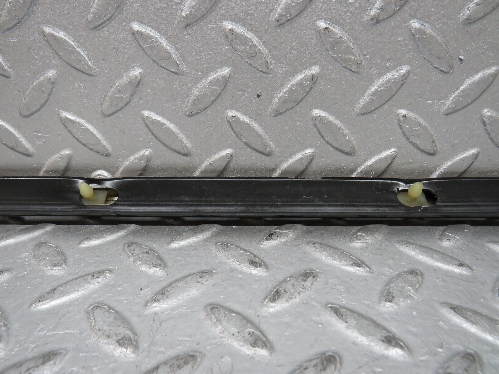 37435 Mercedes-Benz W109 300SEL Front Left Door Centre Moulding Trim