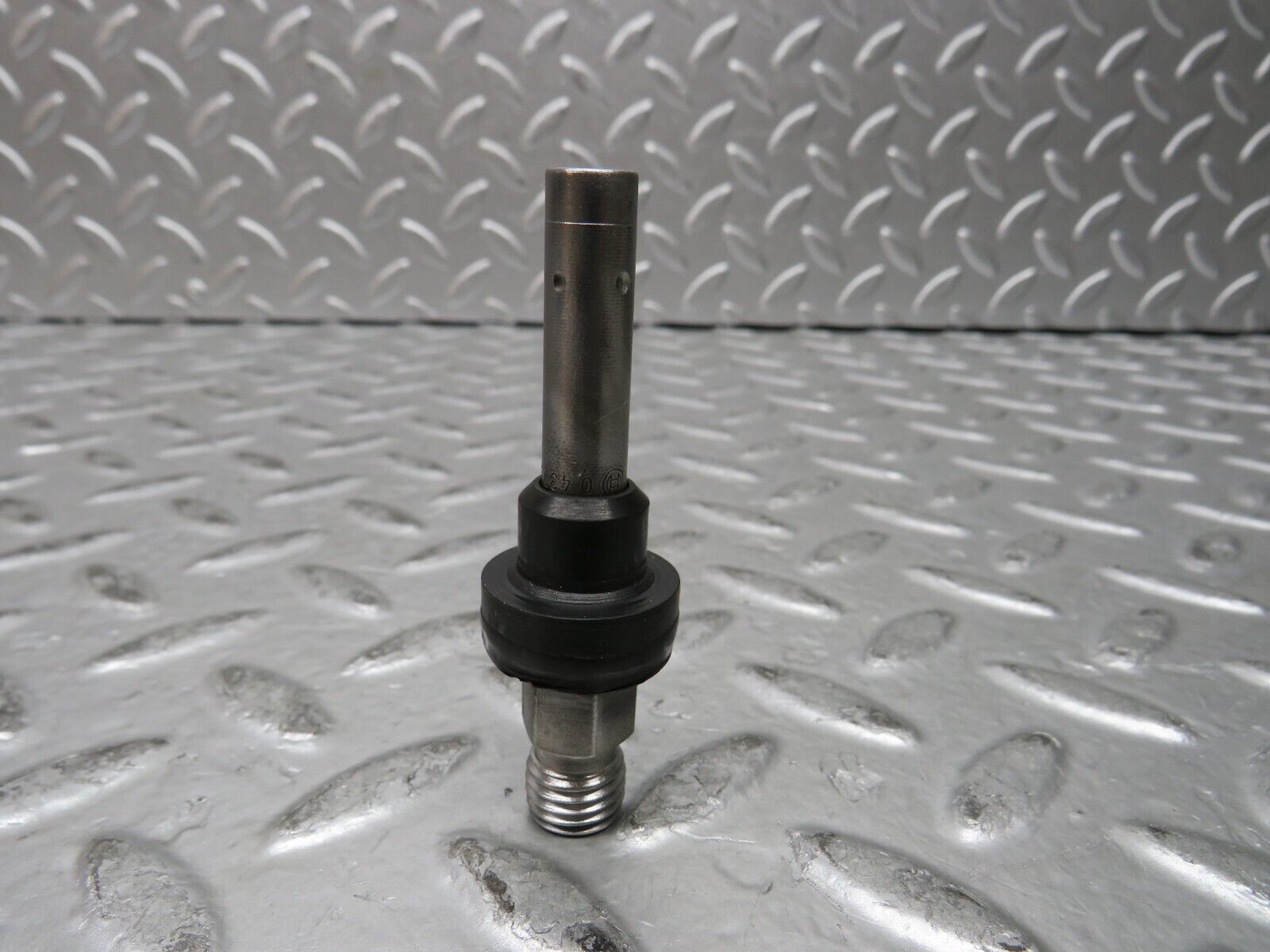 28661 Mercedes-Benz W123 230E Fuel Injector Bosch 0437502010