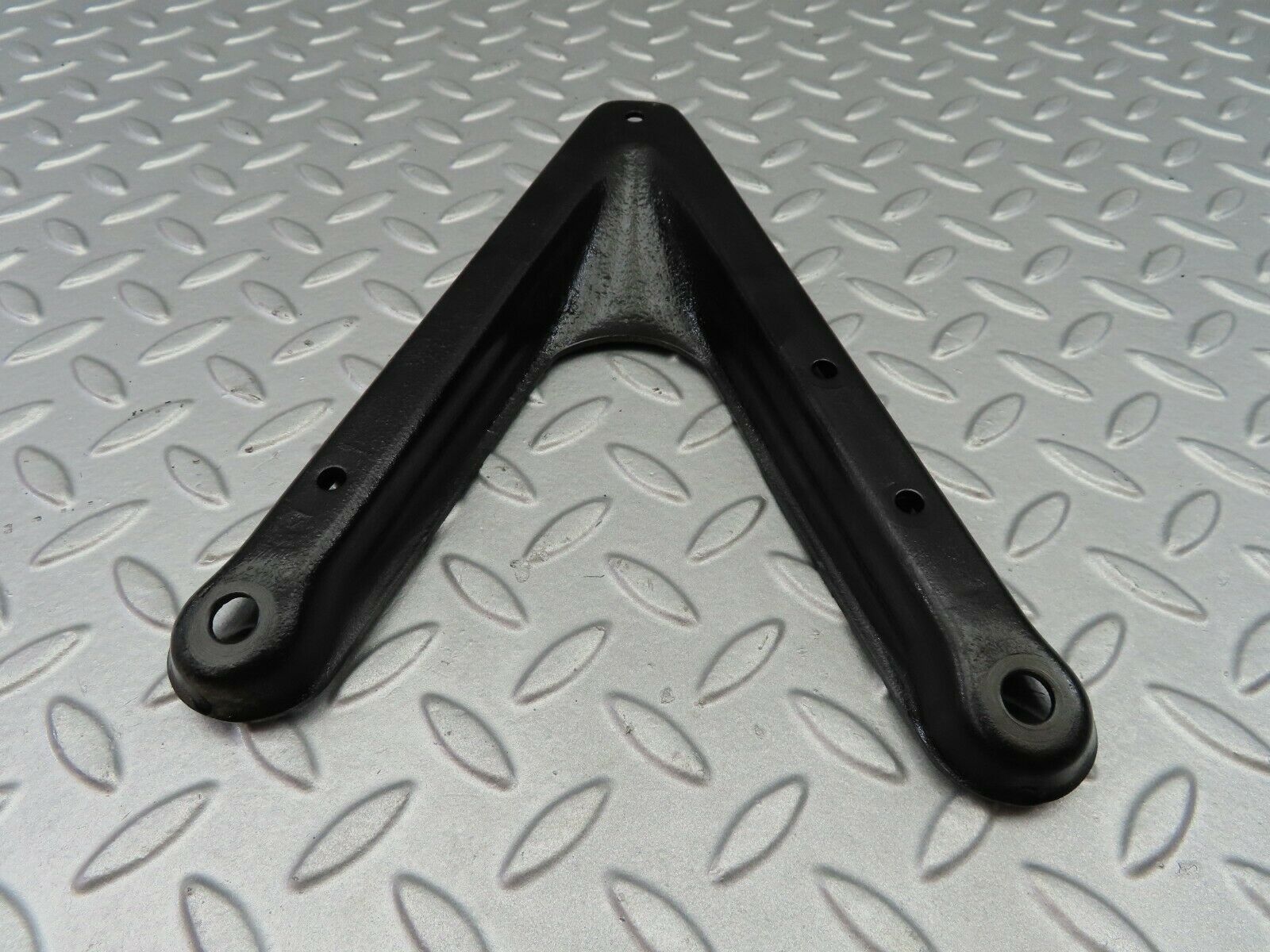 6819 Mercedes-Benz S124 E220 Wagon Air Intake Manifold Bracket