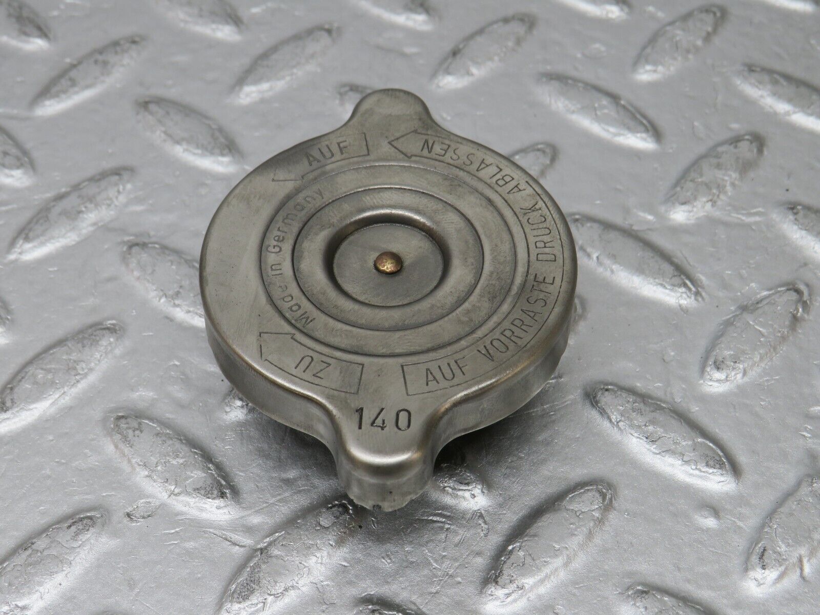 37741 Mercedes-Benz A124 320E Cabriolet Radiator Cap
