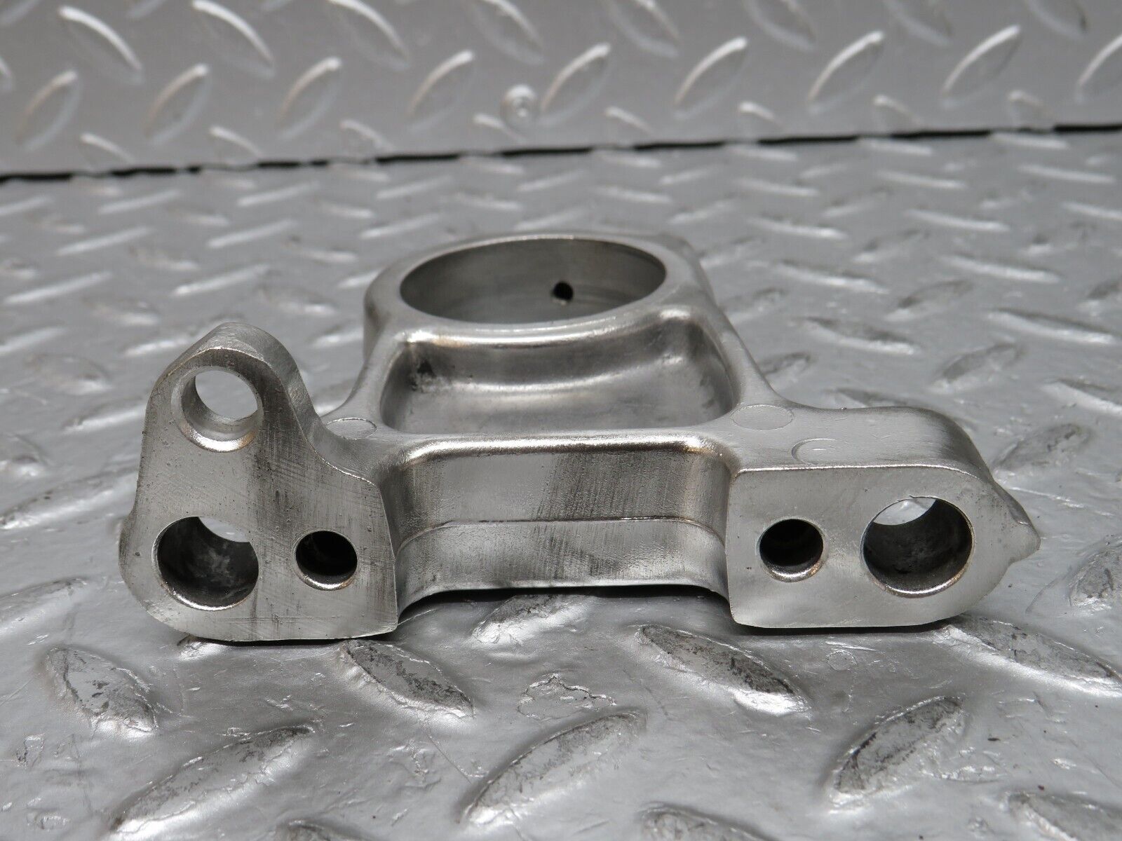 0257 Mercedes-Benz W123 220D Camshaft Tower Bearing 6210511216