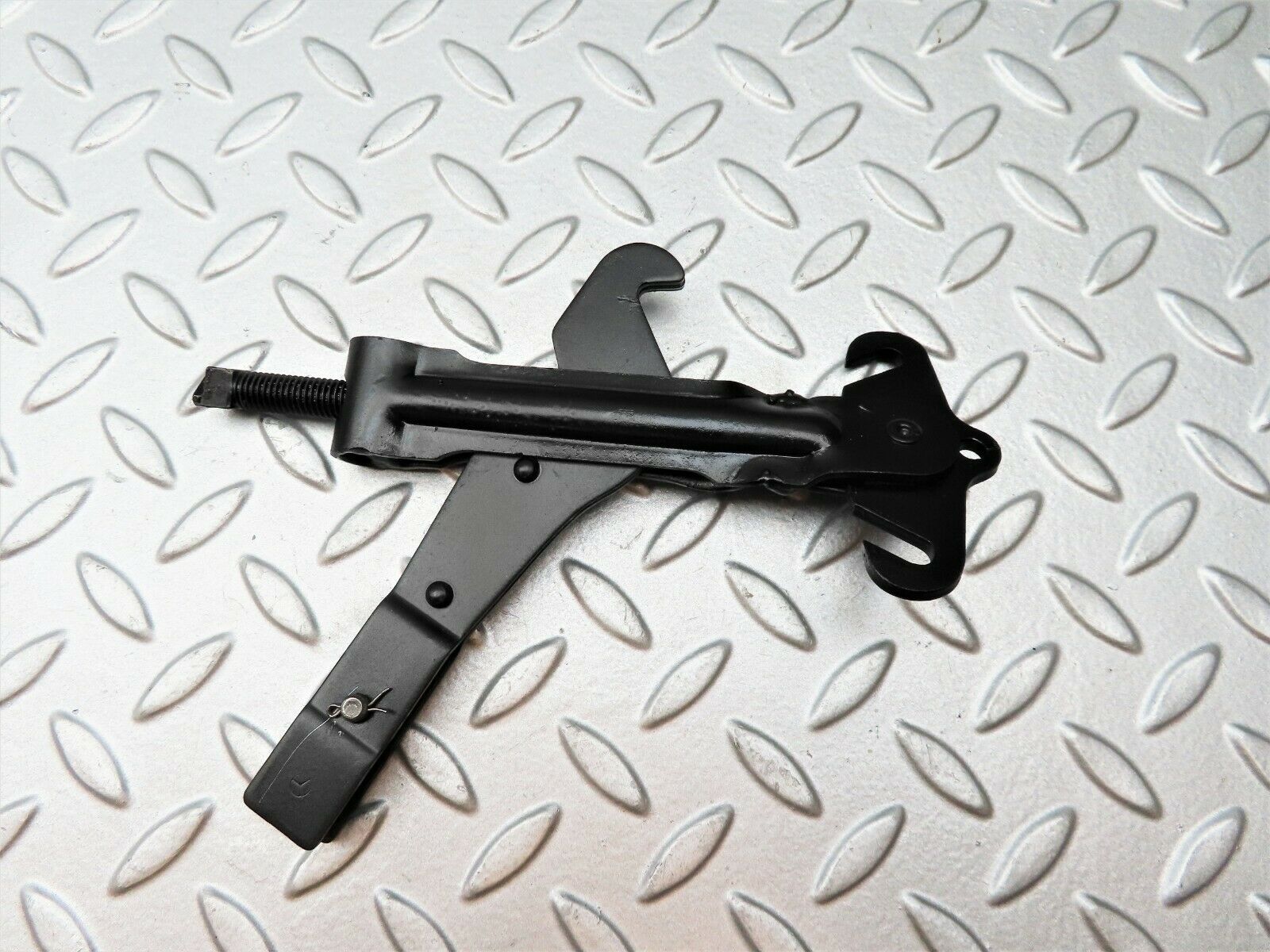 4255 Mercedes-Benz V123 240D LWB Handbrake Adjusting Handbrake Regulator