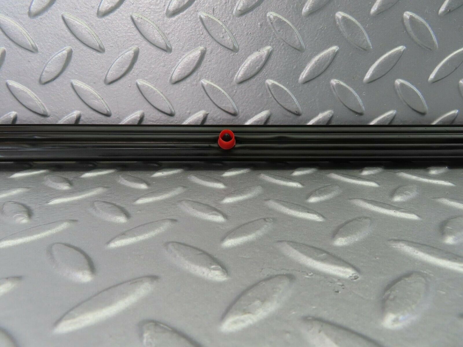 10239 Mercedes-Benz W123 Front Left Door Centre Moulding Trim