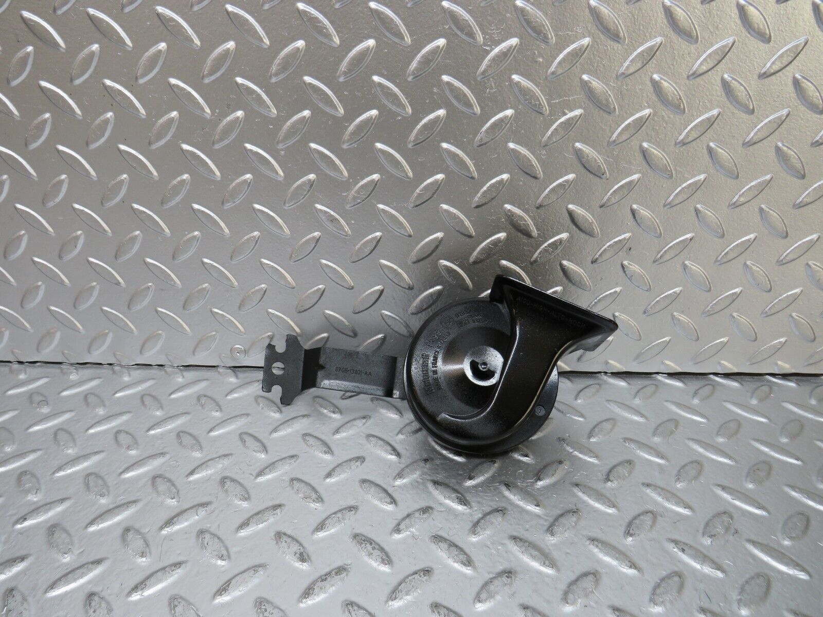 25287 Mercedes-Benz W201 190D Horn