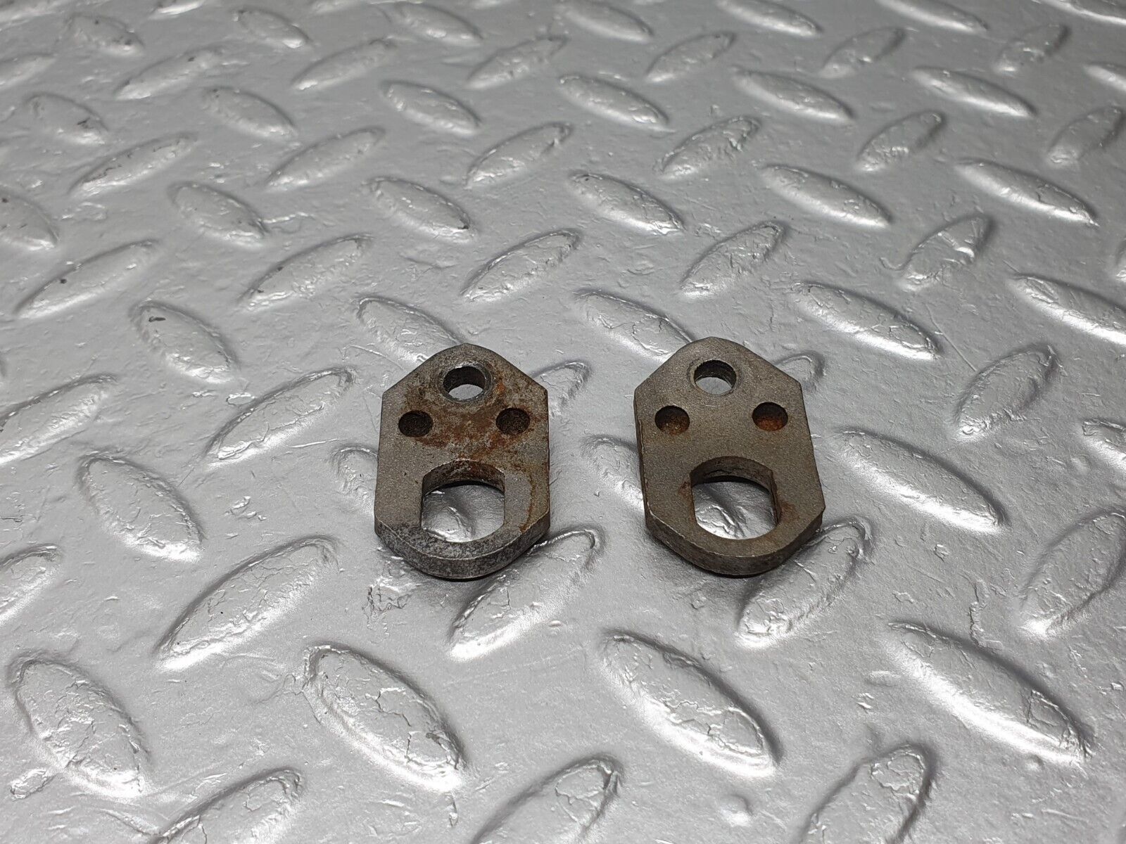 41361 Mercedes-Benz W116 350SE Fuel Injector Bracket Holder 2X