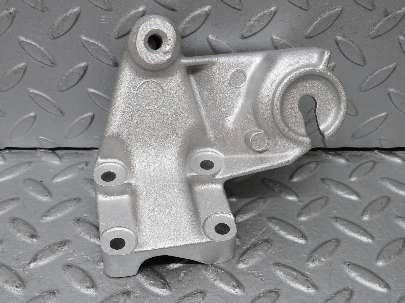 36352 Mercedes-Benz W126 420SE Engine Mount Bracket Right Side 1162235504