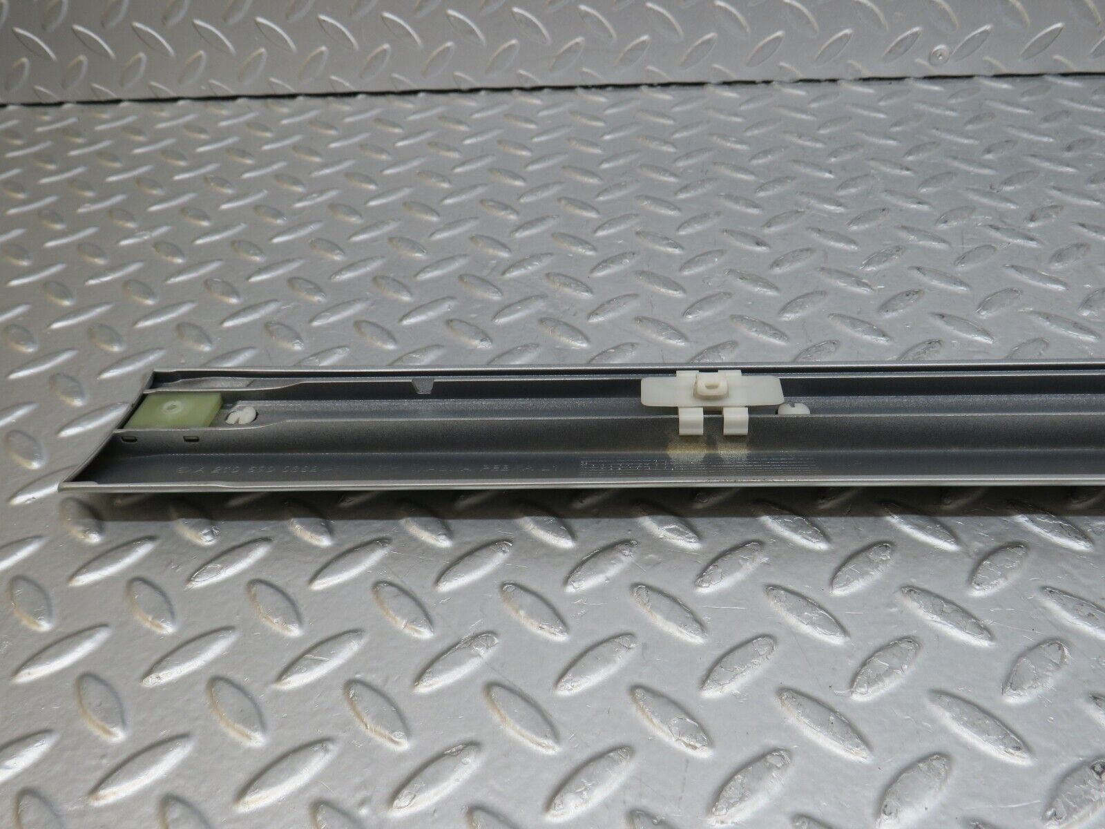 35013 Mercedes-Benz W210 320E Front Left Door Centre Moulding Trim 2106900382