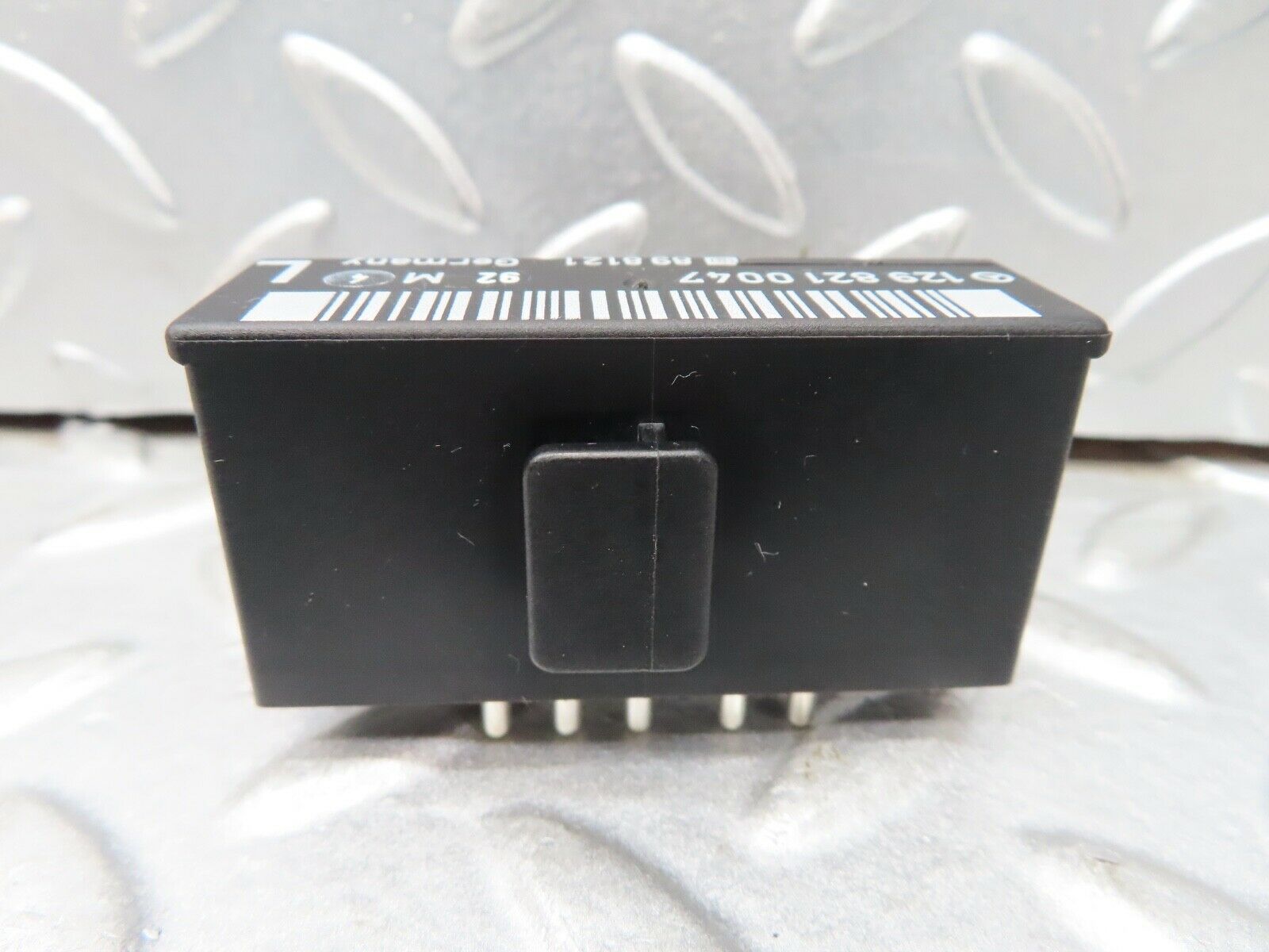 17246 Mercedes-Benz R129 300SL Coupe Left Seat Locking Relay 1298210047