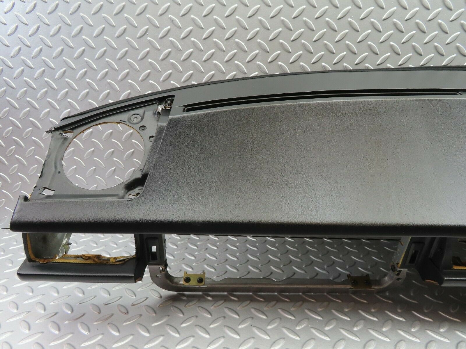 6614 Mercedes-Benz S124 E220 Wagon Dashboard Black