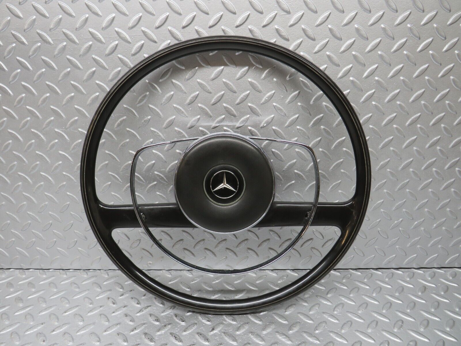 40292 Mercedes-Benz W110 230 Steering Wheel