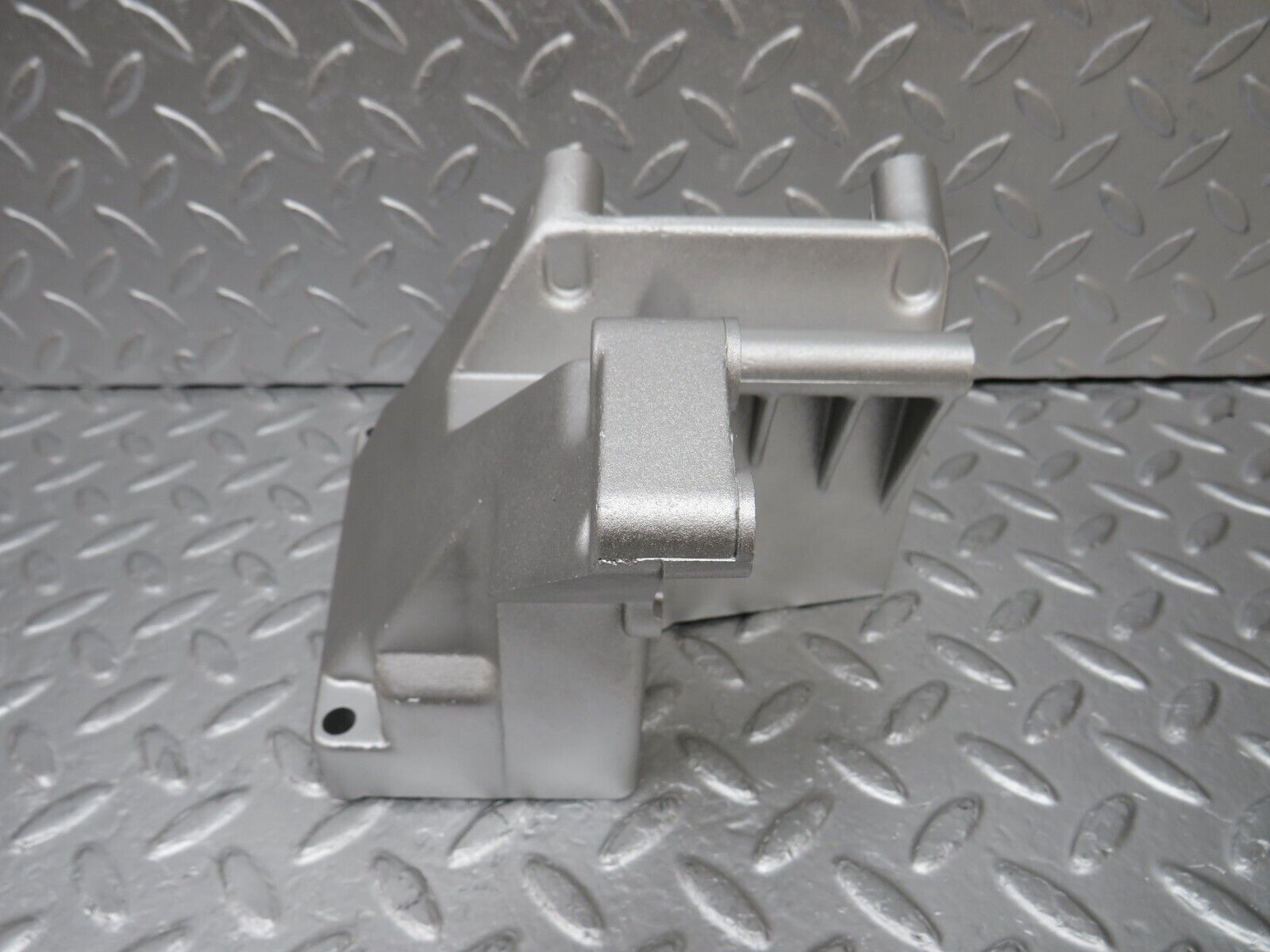 34687 Mercedes-Benz W124 260E Power Steering Pump Bracket 1264660641