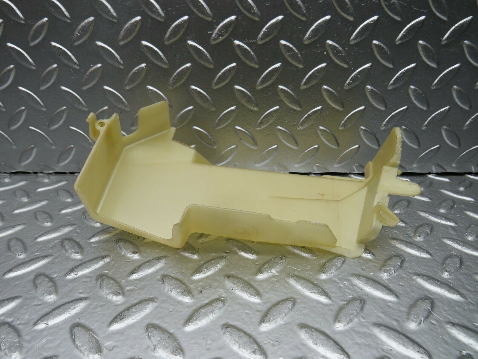 22450 Mercedes-Benz C124 E220 Left Door Lock Mechanism Cover 1247231908