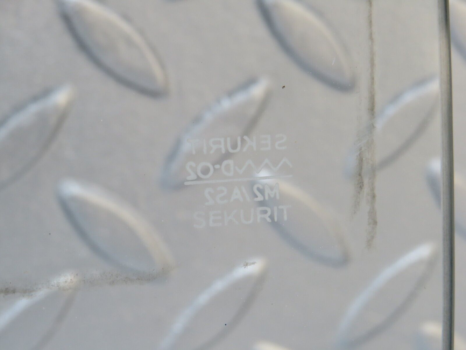 40270 Mercedes-Benz W110 230 Rear Left Door Window Glass