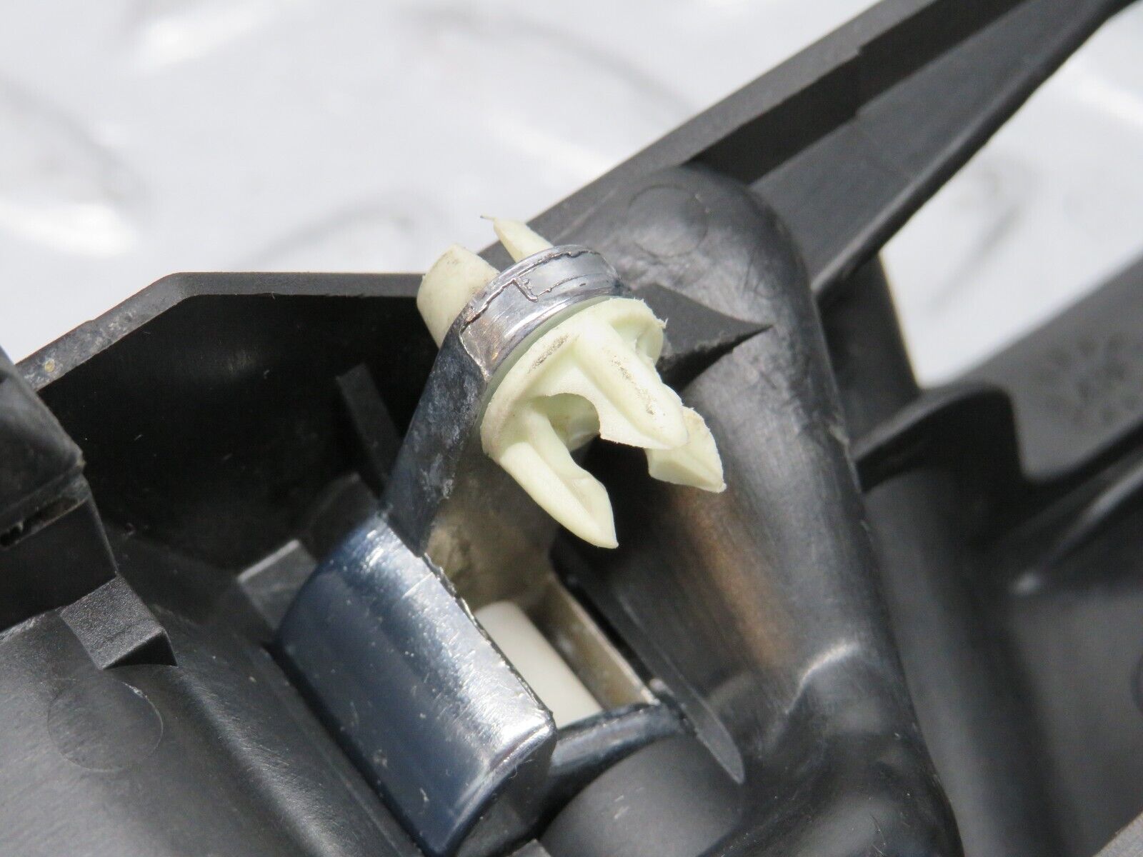 32442 Mercedes-Benz S124 300TE Front Right Interior Door Handle 1247600261