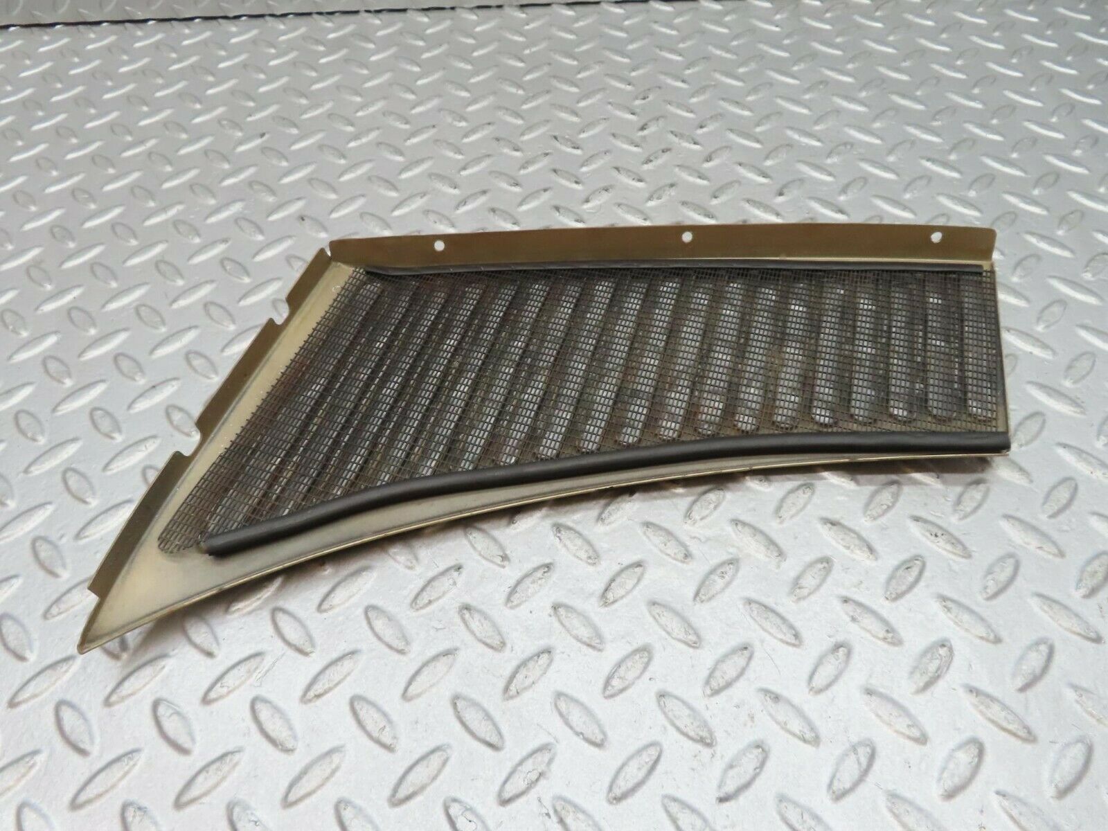 16583 Mercedes-Benz C107 380SLC Air Intake Grill Right Side